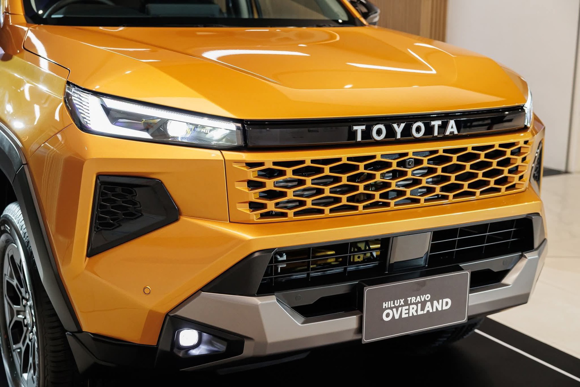 Đây là lý do Toyota Hilux 2026 vẫn 'bình mới rượu cũ': Hãng khẳng định người dùng không cần động cơ mạnh hơn- Ảnh 6.