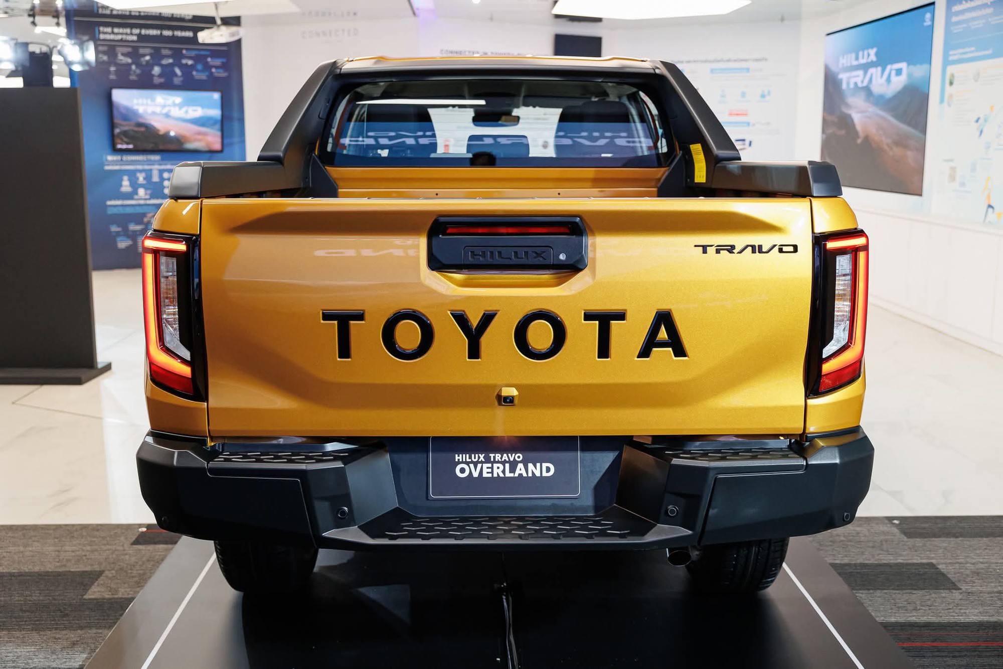 Đây là lý do Toyota Hilux 2026 vẫn 'bình mới rượu cũ': Hãng khẳng định người dùng không cần động cơ mạnh hơn- Ảnh 9.