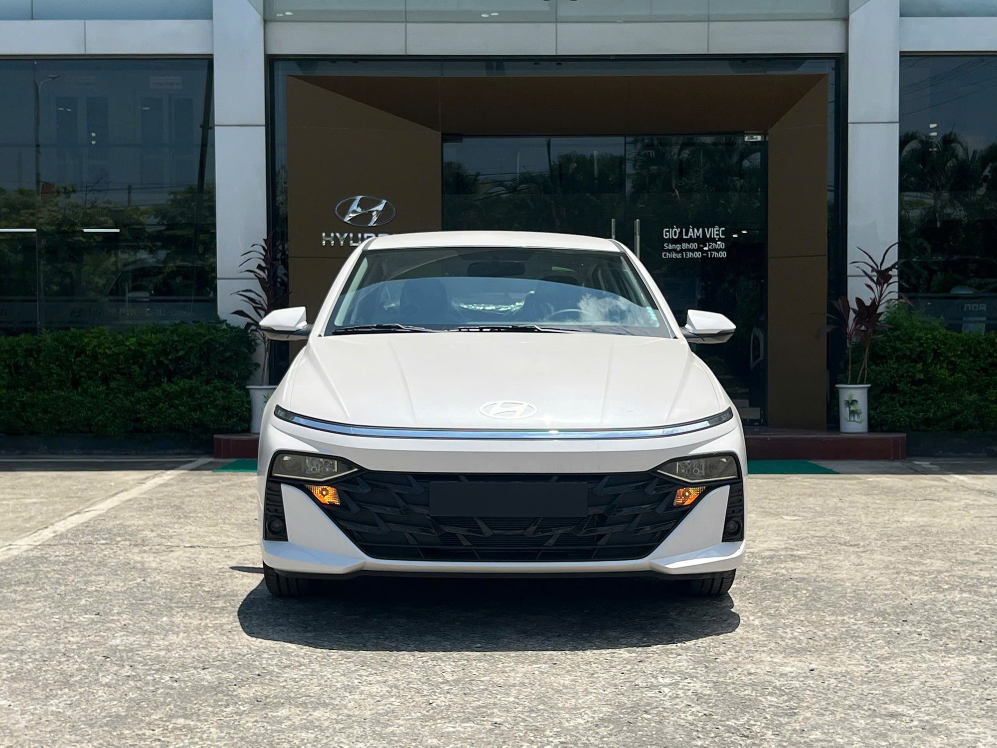 Chọn xe đô thị: Xe điện cỡ nhỏ hay sedan truyền thống- Ảnh 2.