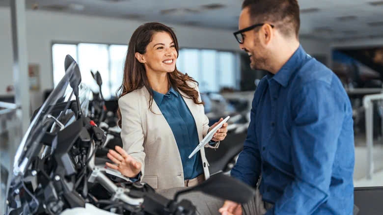 Vì sao xe mô tô cũ rẻ hơn vào mùa đông so với các thời điểm khác trong năm?- Ảnh 1.