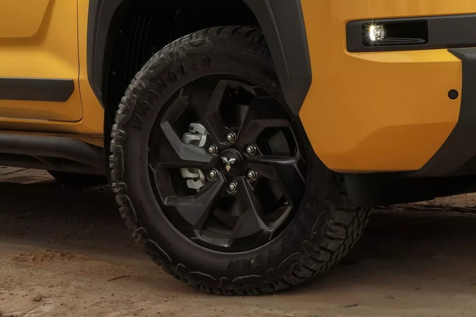 Mitsubishi Triton có bản mới cho dân mê off-road: Lắp sẵn giá nóc lớn, ống thở, lội nước sâu thoải mái tới nửa thân người- Ảnh 15.