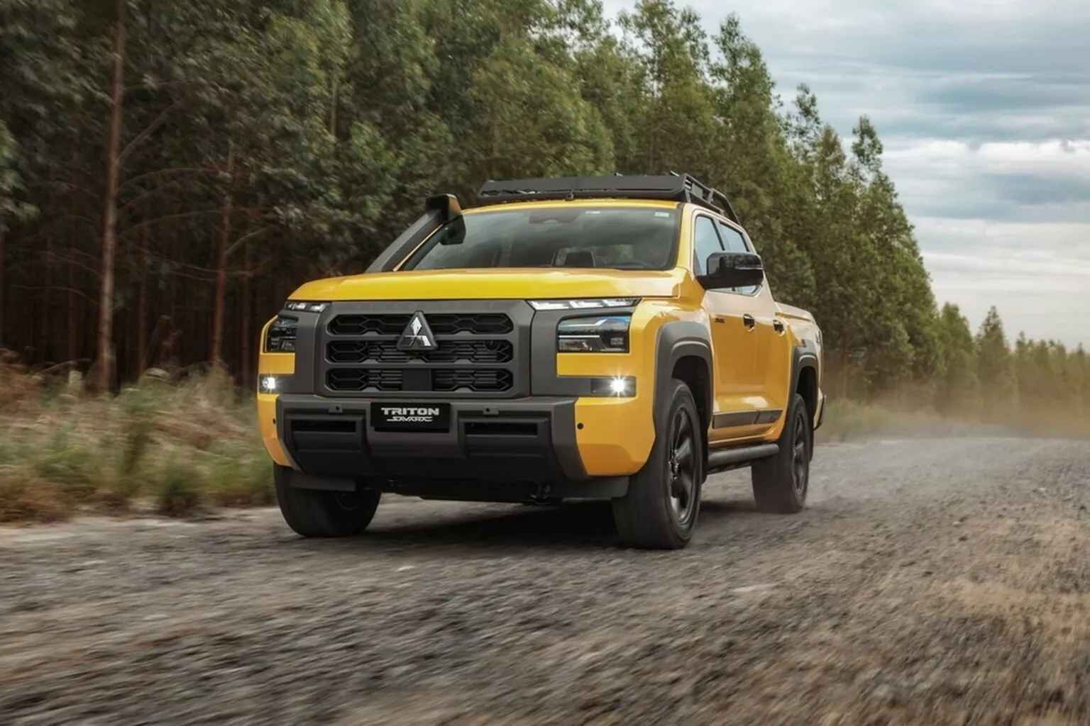 Mitsubishi Triton có bản mới cho dân mê off-road: Lắp sẵn giá nóc lớn, ống thở, lội nước sâu thoải mái tới nửa thân người- Ảnh 7.