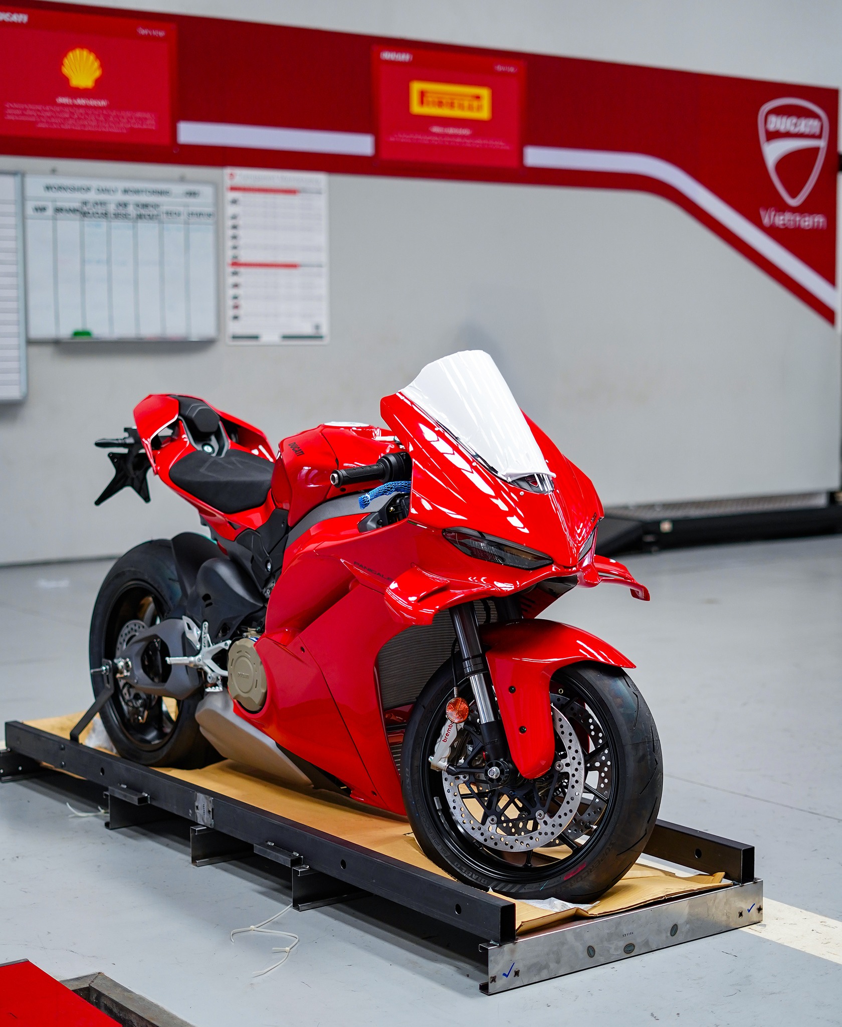 Ducati Panigale V4 - Siêu mô tô Hoàng Kim Khánh và Minh Nhựa sở hữu có bản mới về Việt Nam: Cải tiến khí động học, công nghệ, thiết kế chuẩn MotoGP- Ảnh 5. Ducati Panigale V4 - Siêu mô tô Hoàng Kim Khánh và Minh Nhựa sở hữu có bản mới về Việt Nam: Cải tiến khí động học, công nghệ, thiết kế chuẩn MotoGP- Ảnh 5.