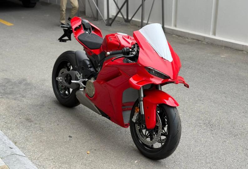 Ducati Panigale V4 - Siêu mô tô Hoàng Kim Khánh và Minh Nhựa sở hữu có bản mới về Việt Nam: Cải tiến khí động học, công nghệ, thiết kế chuẩn MotoGP- Ảnh 3. Ducati Panigale V4 - Siêu mô tô Hoàng Kim Khánh và Minh Nhựa sở hữu có bản mới về Việt Nam: Cải tiến khí động học, công nghệ, thiết kế chuẩn MotoGP- Ảnh 3.