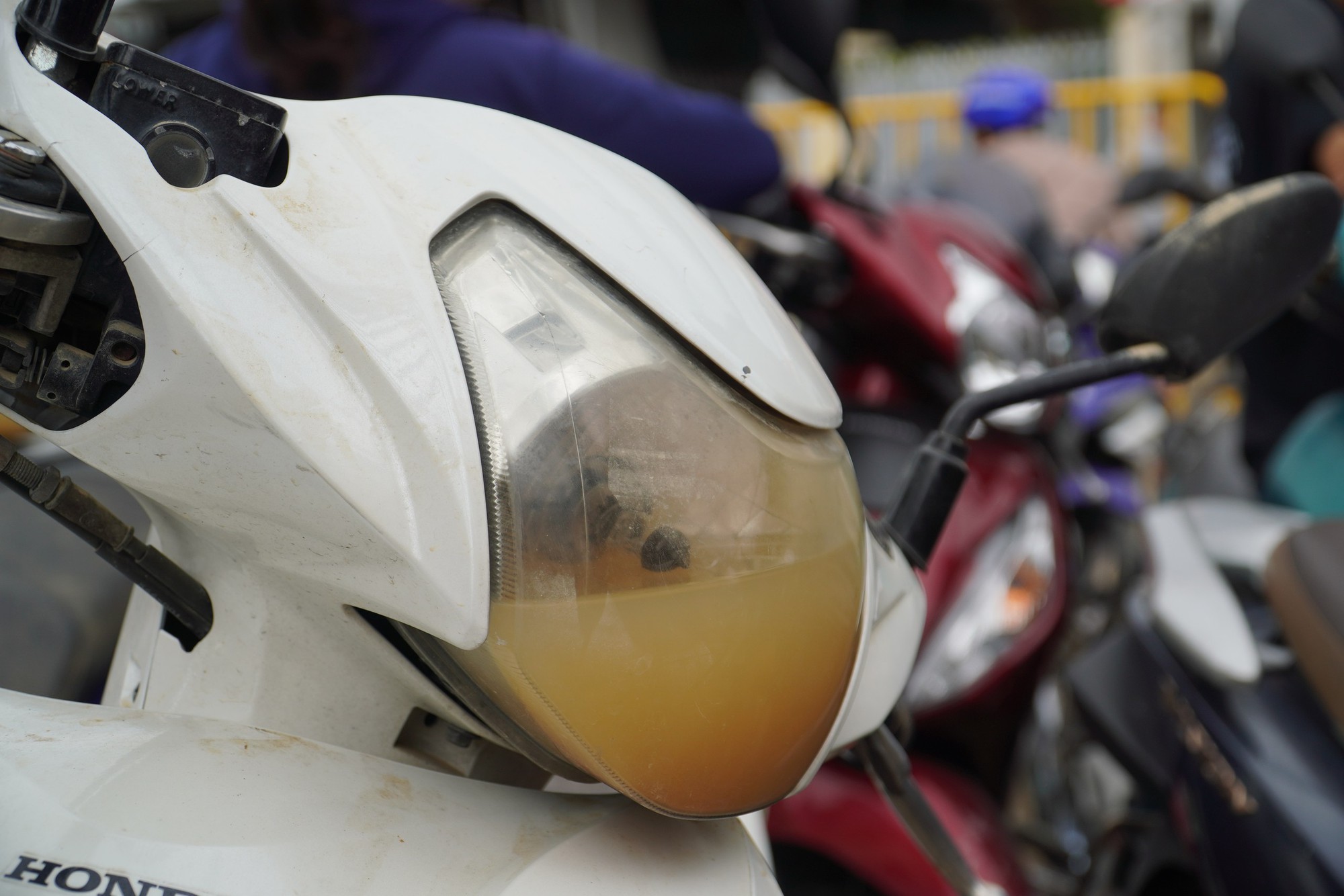 Ấm lòng nhiều điểm sửa xe miễn phí cho người dân vùng lũ lụt Khánh Hòa- Ảnh 4.