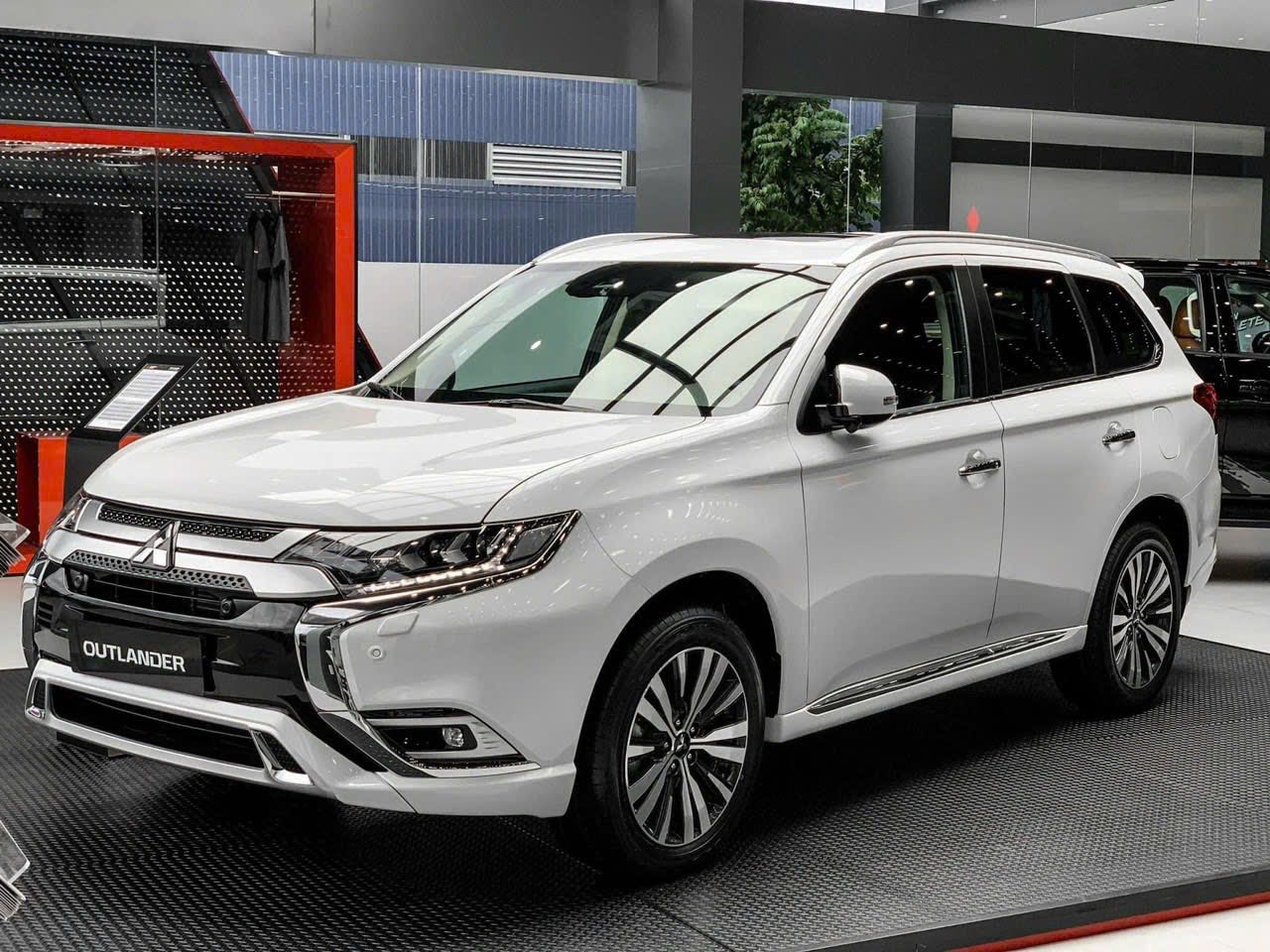 Mitsubishi Outlander dừng bán tại Việt Nam, mở đường cho Destinator, nhiều fan tiếc nuối- Ảnh 3. Mitsubishi Outlander dừng bán tại Việt Nam, mở đường cho Destinator, nhiều fan tiếc nuối- Ảnh 3.