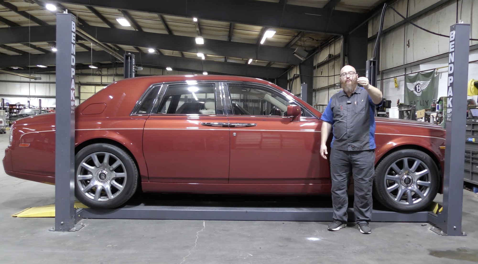 Chi phí ‘vô hình’ cực đắt đỏ khi sửa xe siêu sang: Tốn 53 triệu đồng tiền công thay một gioăng trị giá chỉ 80 nghìn đồng- Ảnh 5.