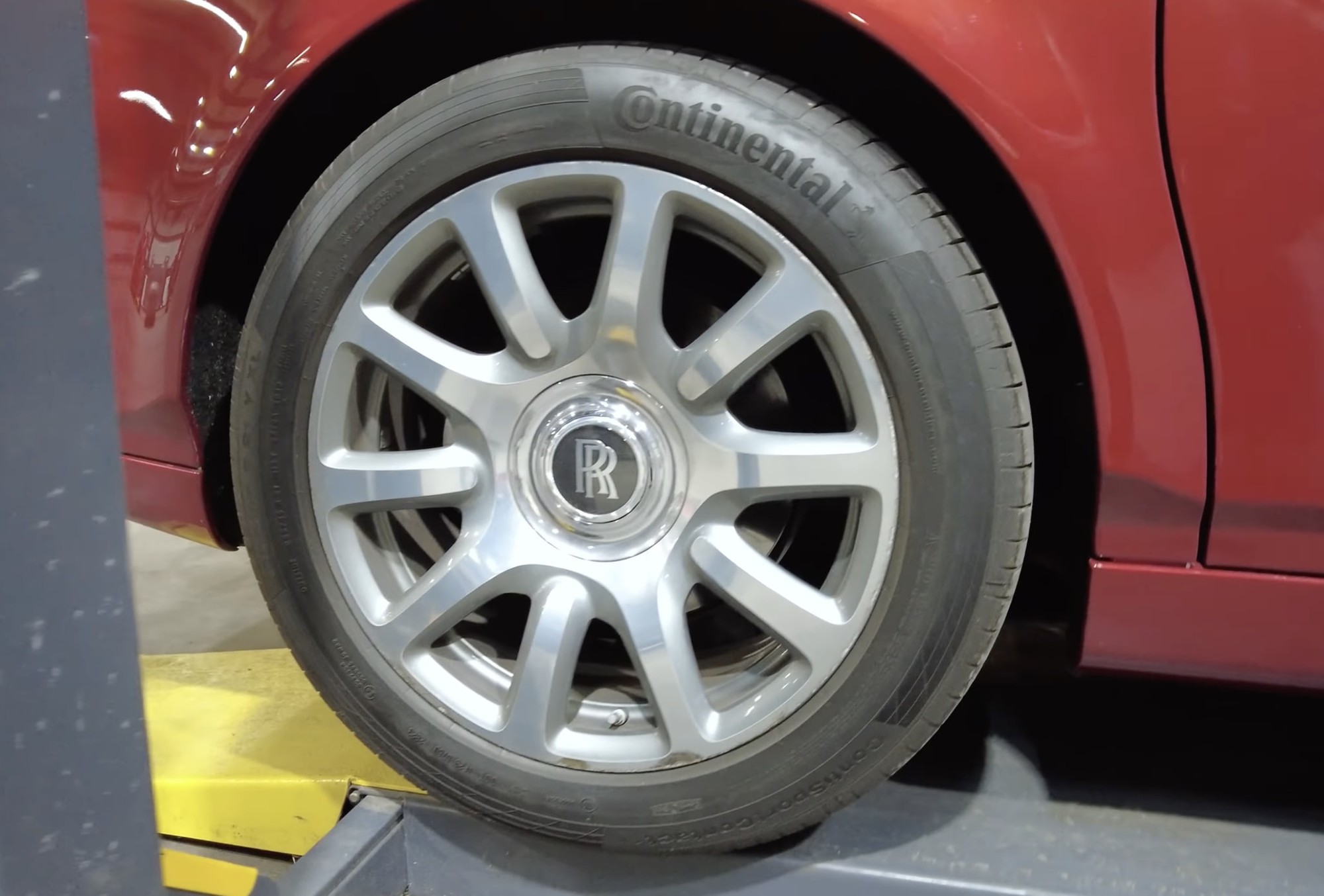 Chi phí ‘vô hình’ cực đắt đỏ khi sửa xe siêu sang: Tốn 53 triệu đồng tiền công thay một gioăng trị giá chỉ 80 nghìn đồng- Ảnh 3.