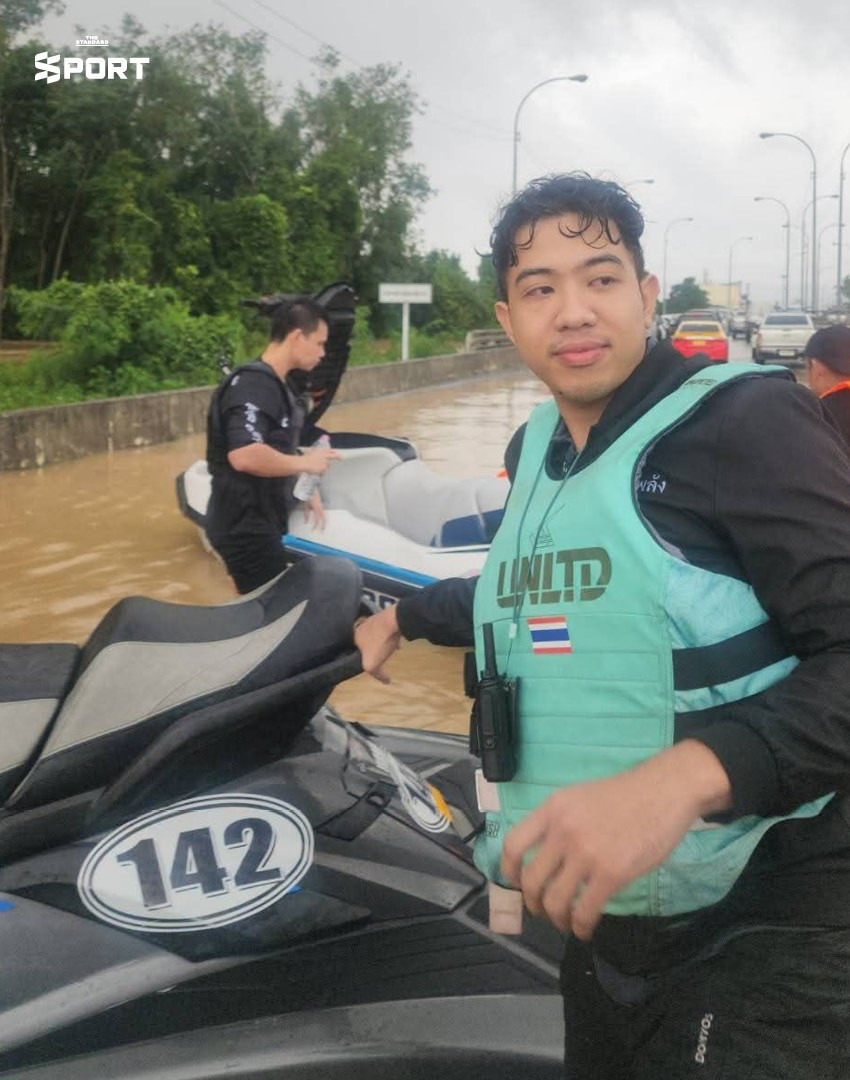 Gác lại SEA Games 33, các tuyển thủ mô tô nước của Thái Lan hóa thân thành anh hùng cứu trợ lũ lụt- Ảnh 2.