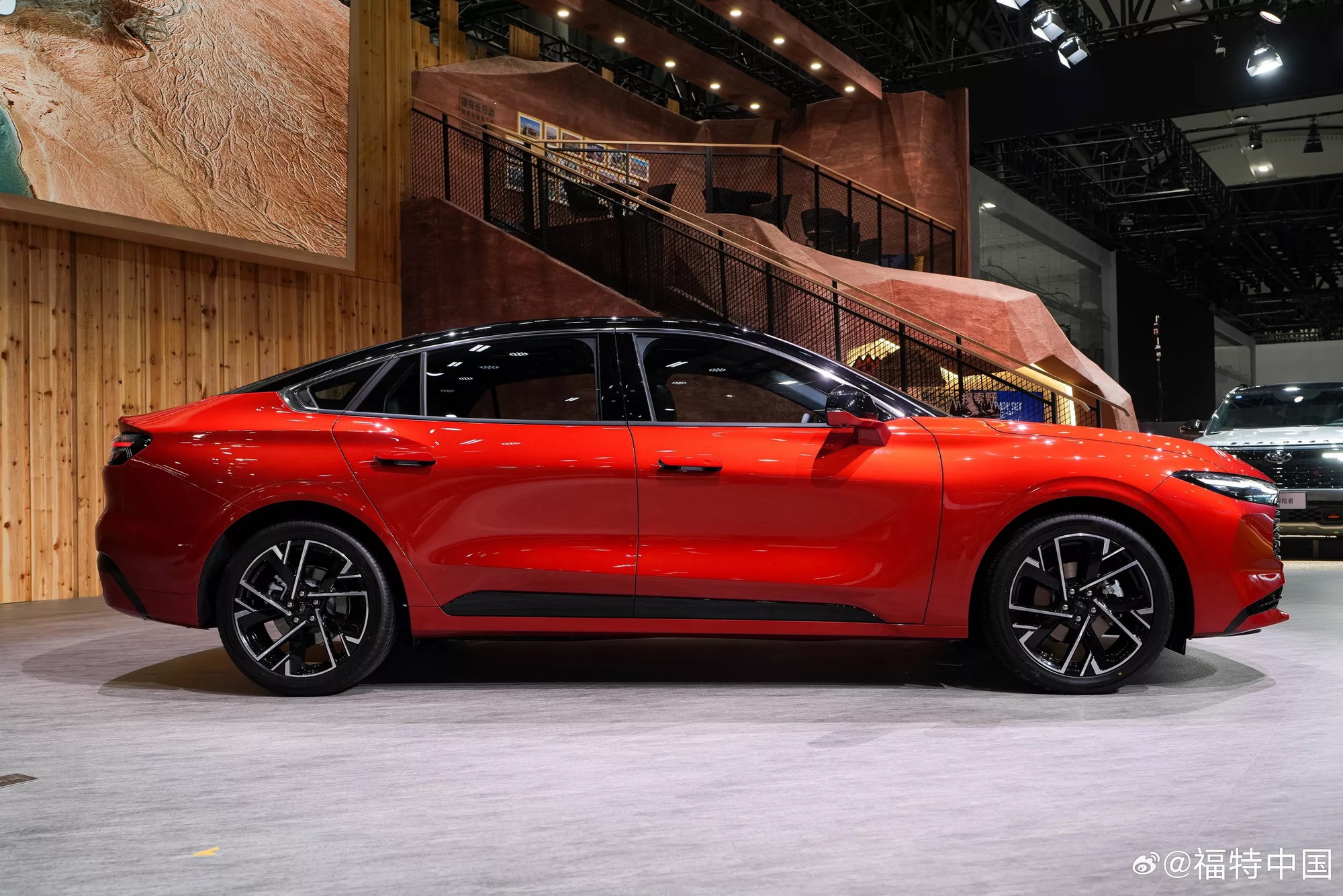 Ford làm mới mẫu sedan từng đấu Camry tại Việt Nam: Đầu gần giống Territory, màn hình siêu lớn bao trọn táp-lô, máy xăng và hybrid- Ảnh 6. Ford làm mới mẫu sedan từng đấu Camry tại Việt Nam: Đầu gần giống Territory, màn hình siêu lớn bao trọn táp-lô, máy xăng và hybrid- Ảnh 6.