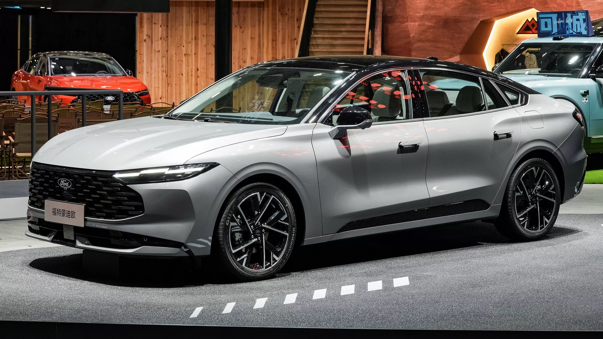 Ford làm mới mẫu sedan từng đấu Camry tại Việt Nam: Đầu gần giống Territory, màn hình siêu lớn bao trọn táp-lô, máy xăng và hybrid- Ảnh 4. Ford làm mới mẫu sedan từng đấu Camry tại Việt Nam: Đầu gần giống Territory, màn hình siêu lớn bao trọn táp-lô, máy xăng và hybrid- Ảnh 4.