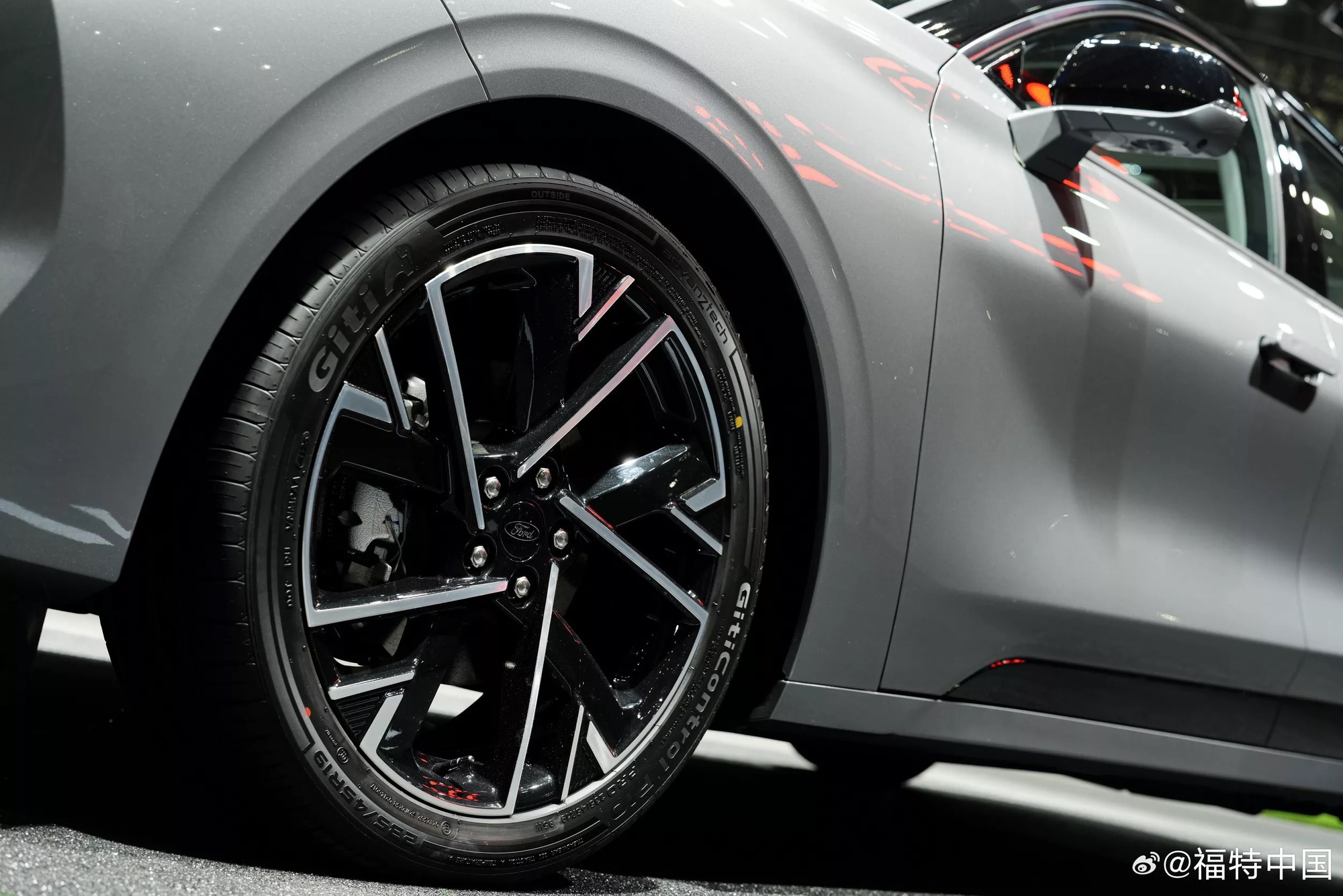 Ford làm mới mẫu sedan từng đấu Camry tại Việt Nam: Đầu gần giống Territory, màn hình siêu lớn bao trọn táp-lô, máy xăng và hybrid- Ảnh 5. Ford làm mới mẫu sedan từng đấu Camry tại Việt Nam: Đầu gần giống Territory, màn hình siêu lớn bao trọn táp-lô, máy xăng và hybrid- Ảnh 5.