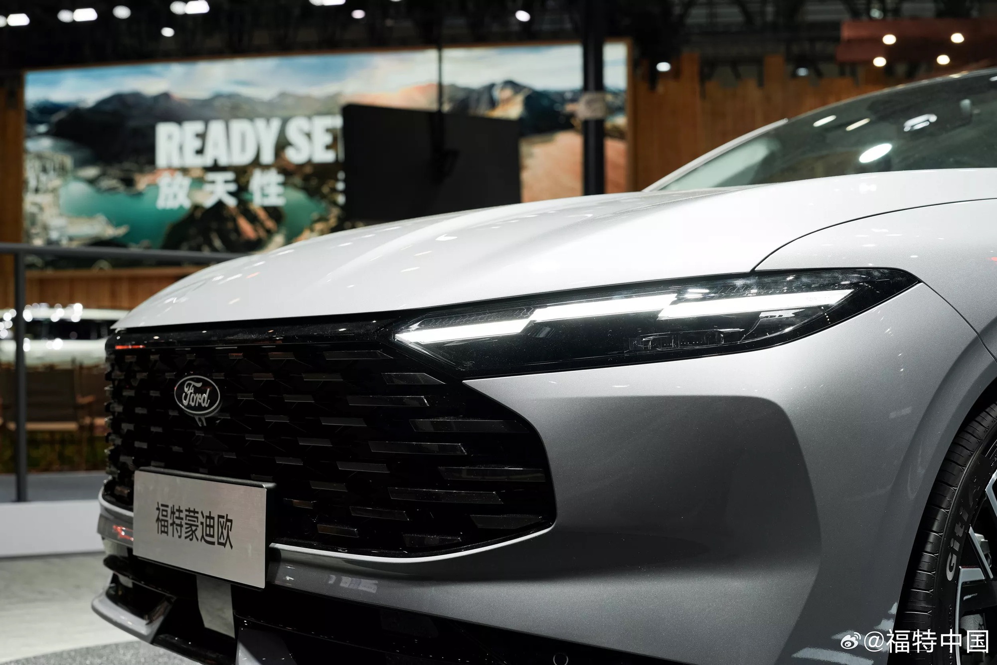 Ford làm mới mẫu sedan từng đấu Camry tại Việt Nam: Đầu gần giống Territory, màn hình siêu lớn bao trọn táp-lô, máy xăng và hybrid- Ảnh 2. Ford làm mới mẫu sedan từng đấu Camry tại Việt Nam: Đầu gần giống Territory, màn hình siêu lớn bao trọn táp-lô, máy xăng và hybrid- Ảnh 2.