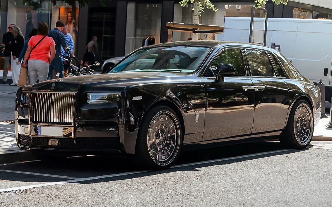 Rolls-Royce Phantom lên mâm kiểu Rolex: Khi xe siêu sang cũng cần một món trang sức riêng- Ảnh 1.