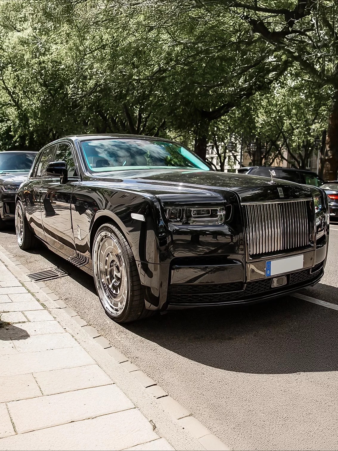 Rolls-Royce Phantom lên mâm kiểu Rolex: Khi xe siêu sang cũng cần một món trang sức riêng- Ảnh 3.