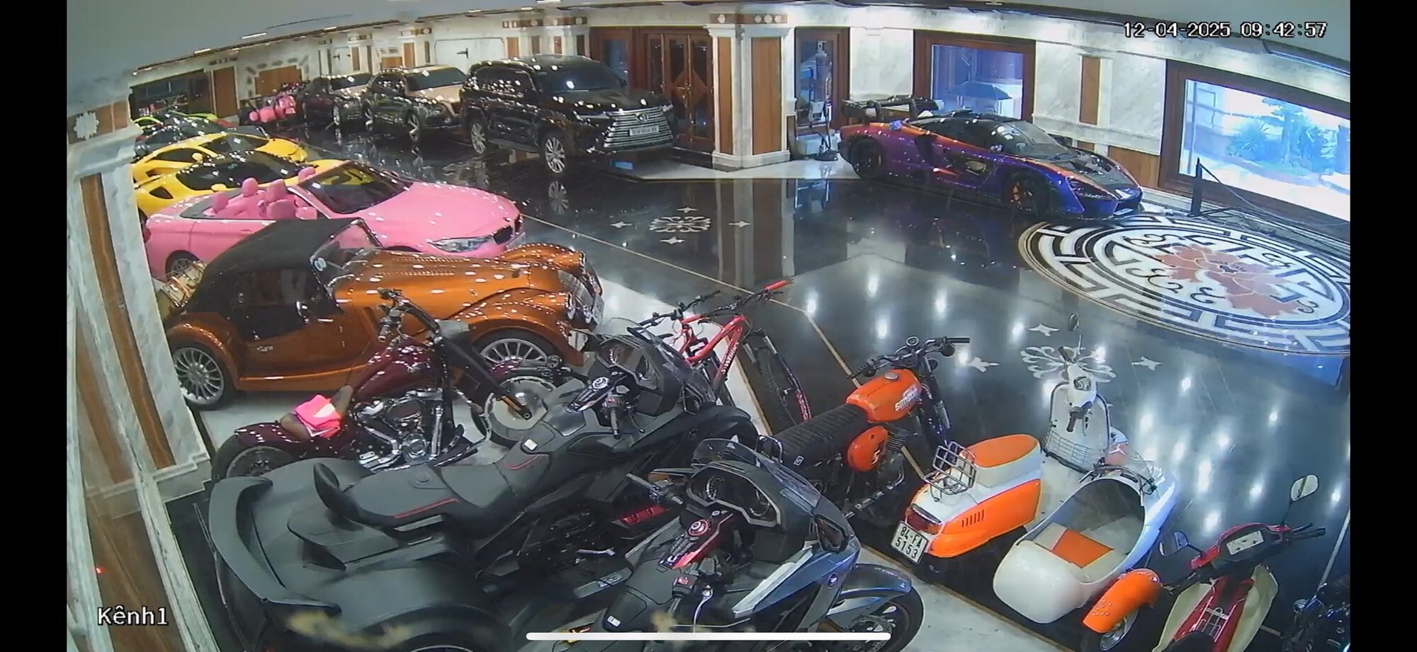 Người mê xe nhìn ảnh dàn siêu xe này là biết không phải của Hoàng Kim Khánh: Được dựng bởi AI, nhiều mẫu xe chưa từng có trong garage- Ảnh 2. Người mê xe nhìn ảnh dàn siêu xe này là biết không phải của Hoàng Kim Khánh: Được dựng bởi AI, nhiều mẫu xe chưa từng có trong garage- Ảnh 2.