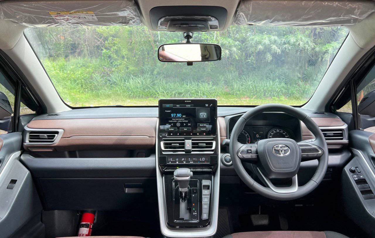 Lộ thông tin Toyota Innova Cross bản giá rẻ: Thấp hơn 755 triệu, mâm xe, đồng hồ và màn hình nhỏ hơn, không ADAS nhưng có ga tự động, 6 túi khí, 8 cảm biến- Ảnh 4.
