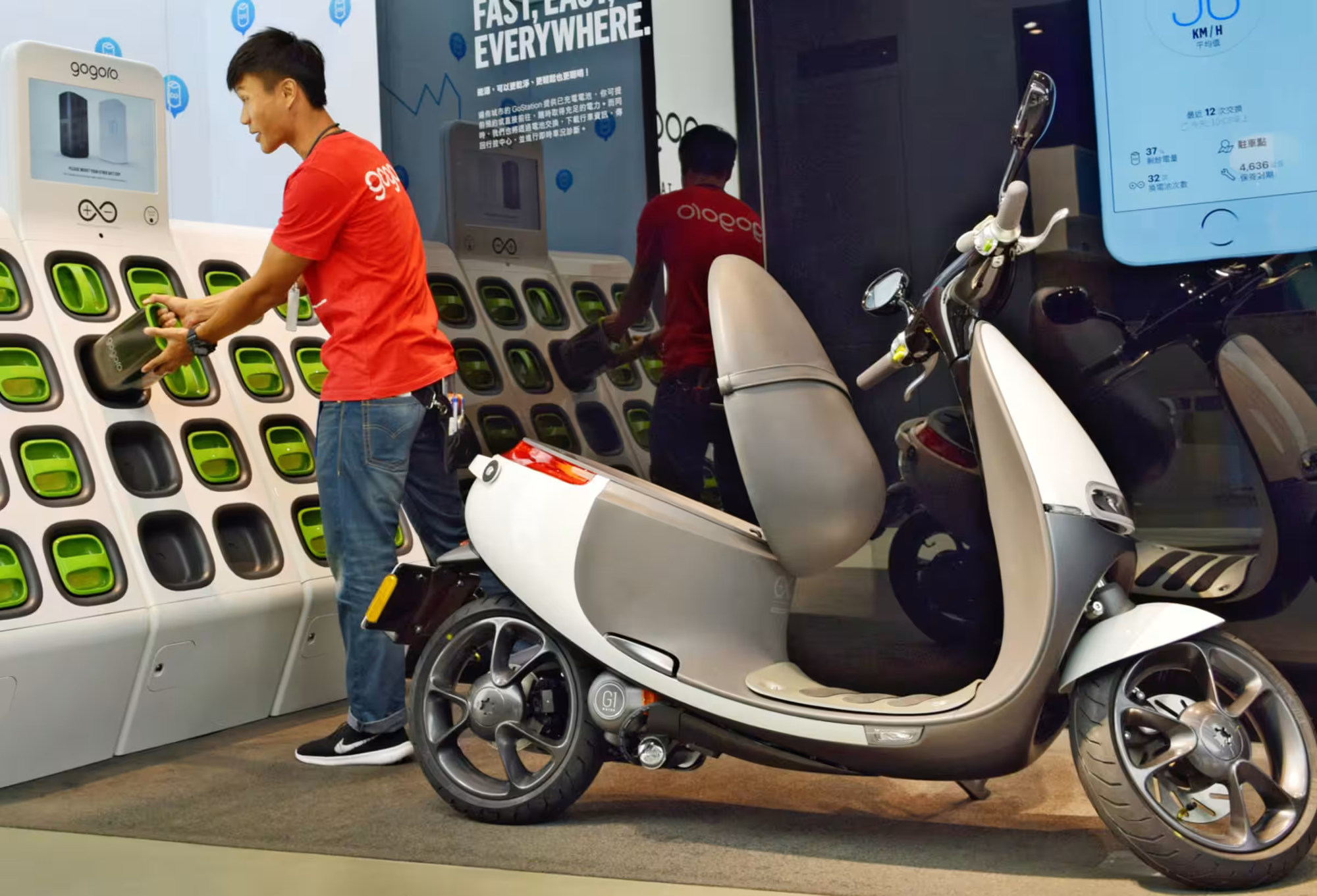 Nhiều gia đình Việt đã mua xe máy, ô tô điện thay xe xăng: Giải pháp thực tế hay xu hướng nhất thời?- Ảnh 5.