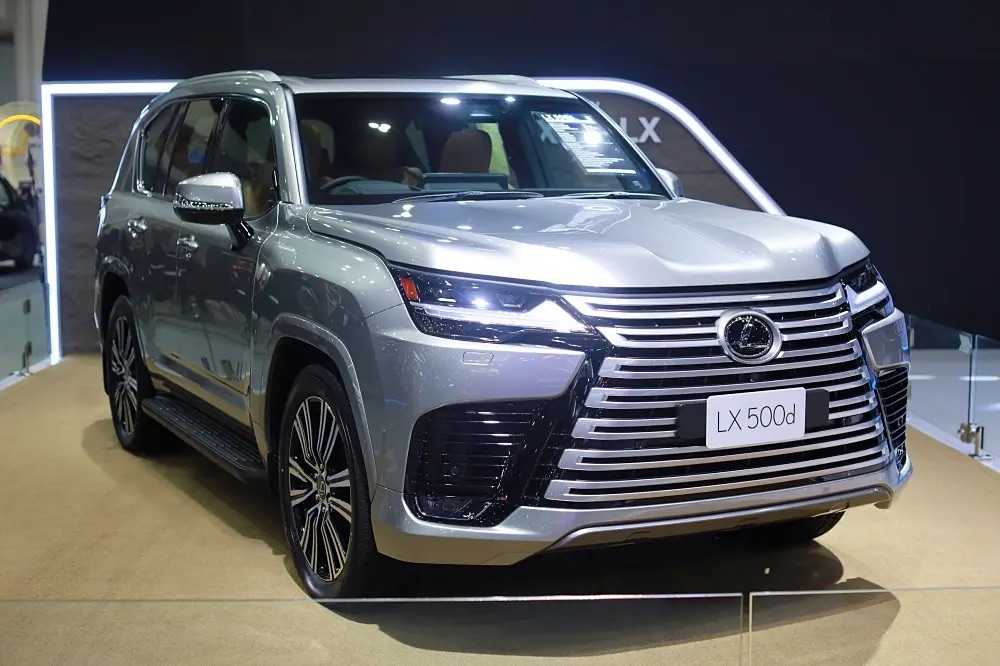 Lexus LX 500d ra mắt ĐNÁ: Giá quy đổi từ 12,3 tỷ đồng, máy dầu 3.3L mạnh 304 mã lực, về Việt Nam dễ thành hàng hiếm- Ảnh 1.
