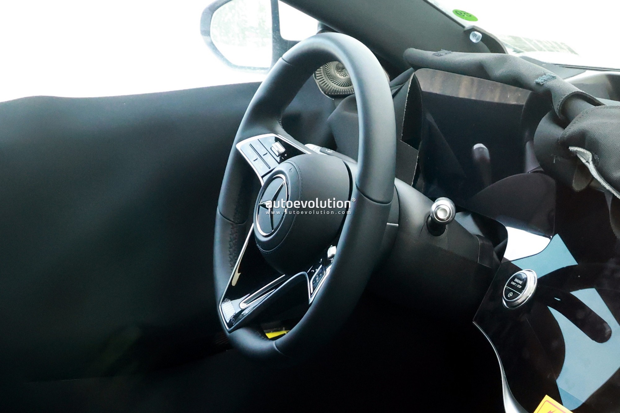 Mercedes-Benz S-Class facelift lộ diện lần đầu: Thiết kế nhiều thay đổi, nội thất có màn hình to như TV, phím bấm vật lý quay lại- Ảnh 7.