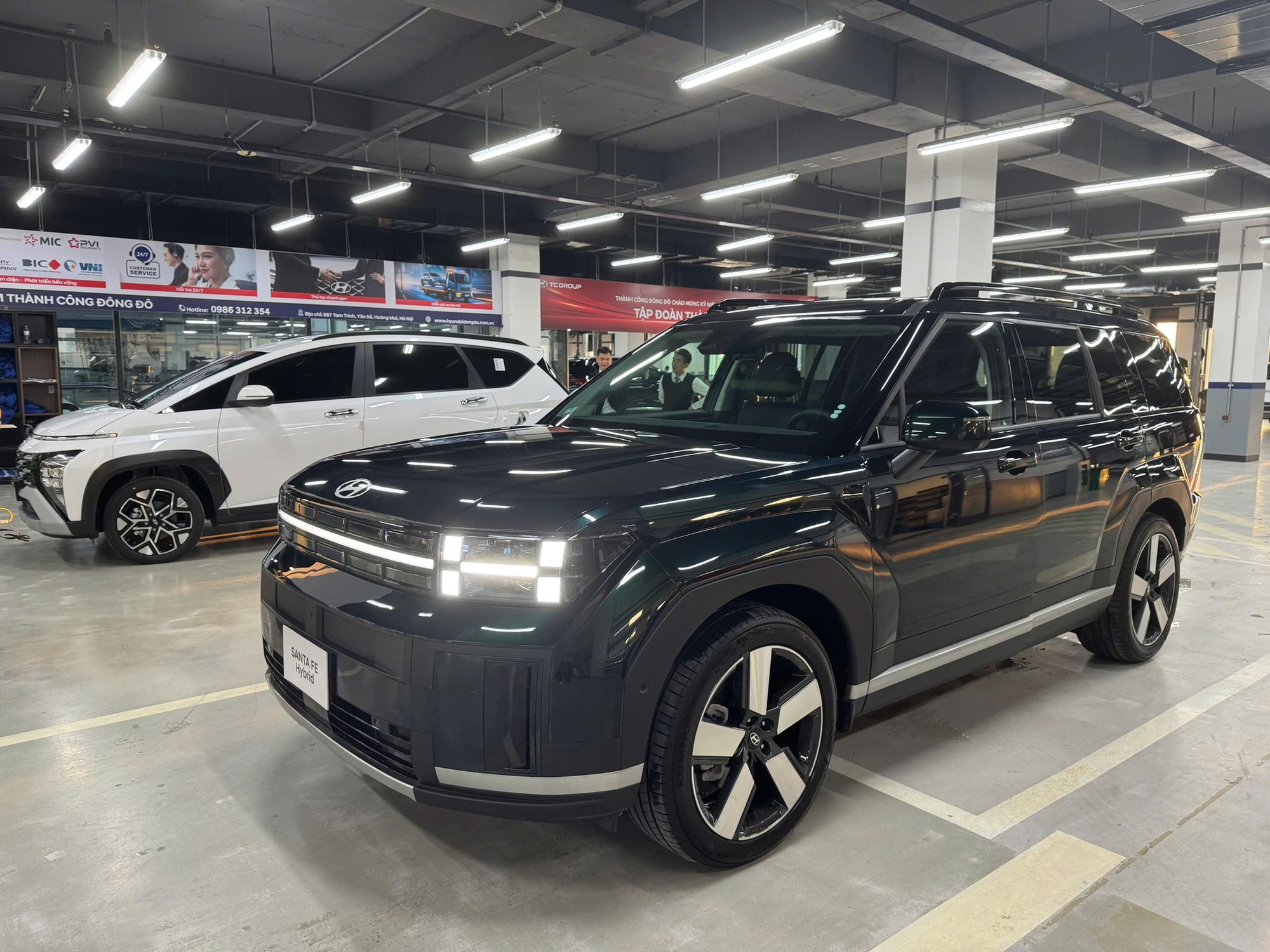 Loạt xe ra mắt tháng 12/2025: Có 3 mẫu 7 chỗ lắp được nhiều ghế trẻ em mà người Việt đang cần, thêm xe sang cạnh tranh E-Class và 5 Series- Ảnh 7.