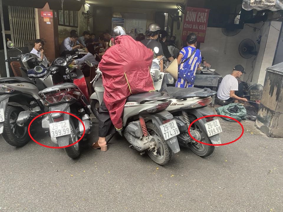 Hai xe máy đang "hot" nhất trên phố Hà Nội lúc này, phát hiện thêm sự trùng hợp- Ảnh 2. Hai xe máy đang "hot" nhất trên phố Hà Nội lúc này, phát hiện thêm sự trùng hợp- Ảnh 2.