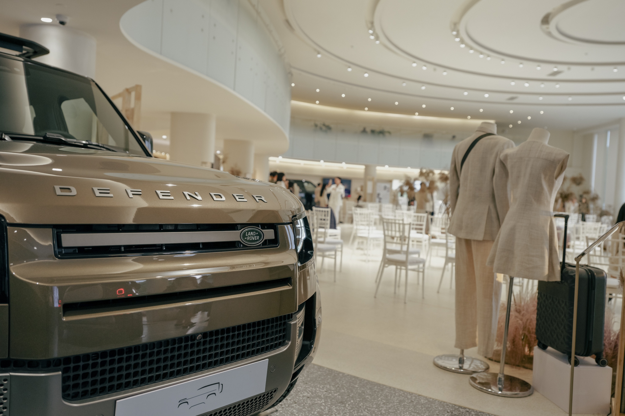 Hậu sàn diễn với Hemp Oi, Land Rover hé lộ kế hoạch ra mắt mẫu xe mới đầu năm 2026, có thể là mẫu PHEV mới- Ảnh 3. Hậu sàn diễn với Hemp Oi, Land Rover hé lộ kế hoạch ra mắt mẫu xe mới đầu năm 2026, có thể là mẫu PHEV mới- Ảnh 3.