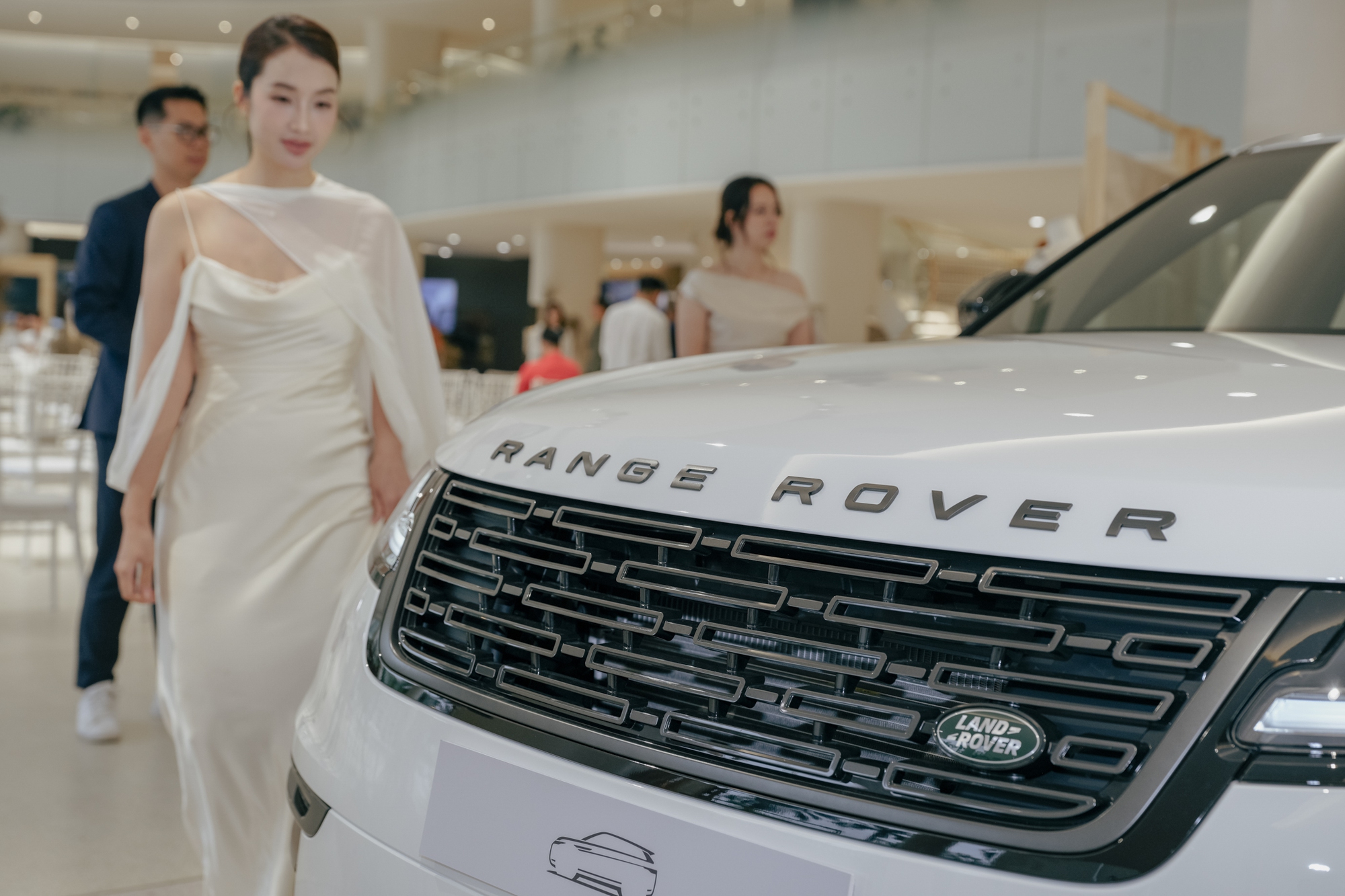 Hậu sàn diễn với Hemp Oi, Land Rover hé lộ kế hoạch ra mắt mẫu xe mới đầu năm 2026, có thể là mẫu PHEV mới- Ảnh 5. Hậu sàn diễn với Hemp Oi, Land Rover hé lộ kế hoạch ra mắt mẫu xe mới đầu năm 2026, có thể là mẫu PHEV mới- Ảnh 5.