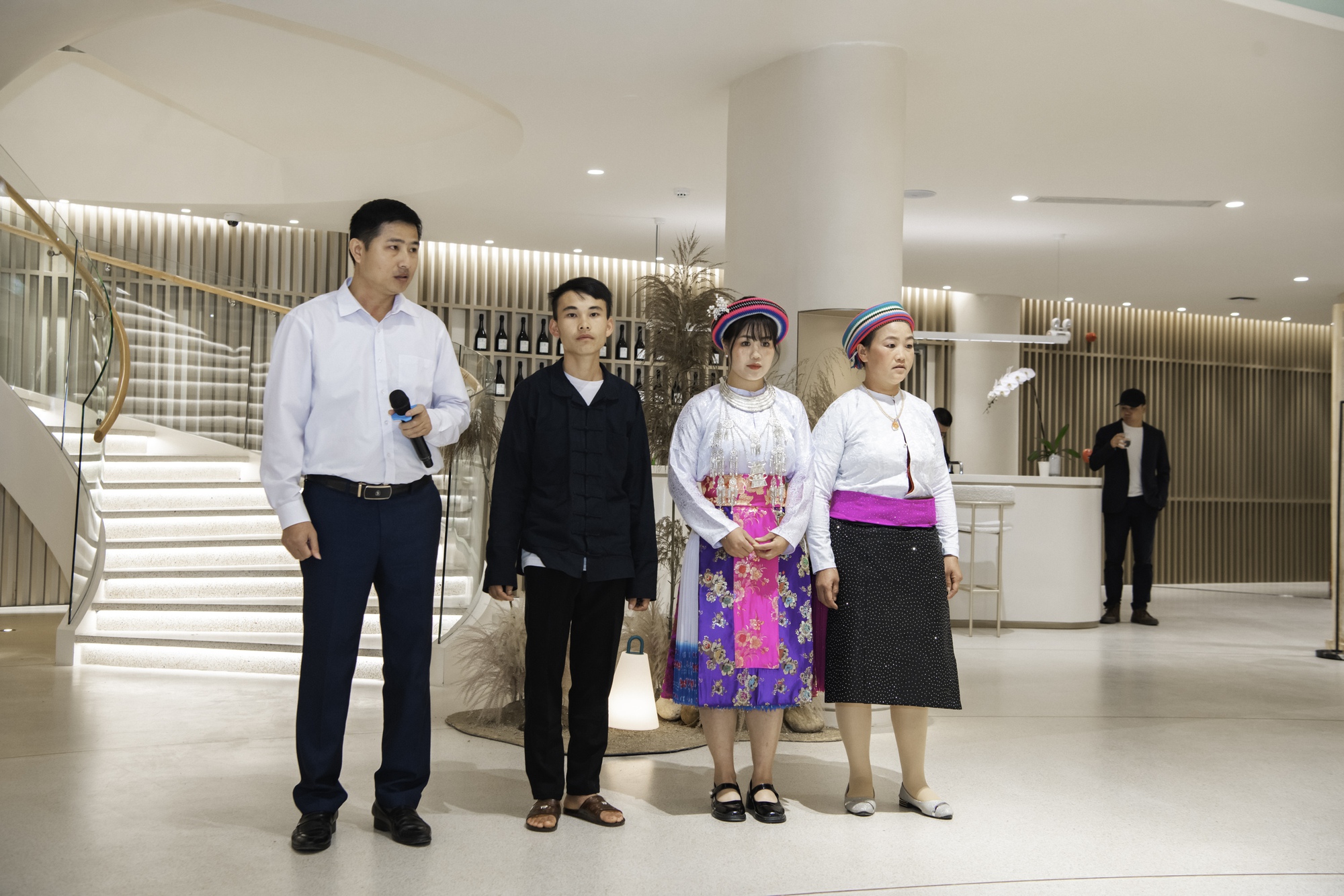 Hậu sàn diễn với Hemp Oi, Land Rover hé lộ kế hoạch ra mắt mẫu xe mới đầu năm 2026, có thể là mẫu PHEV mới- Ảnh 7. Hậu sàn diễn với Hemp Oi, Land Rover hé lộ kế hoạch ra mắt mẫu xe mới đầu năm 2026, có thể là mẫu PHEV mới- Ảnh 7.