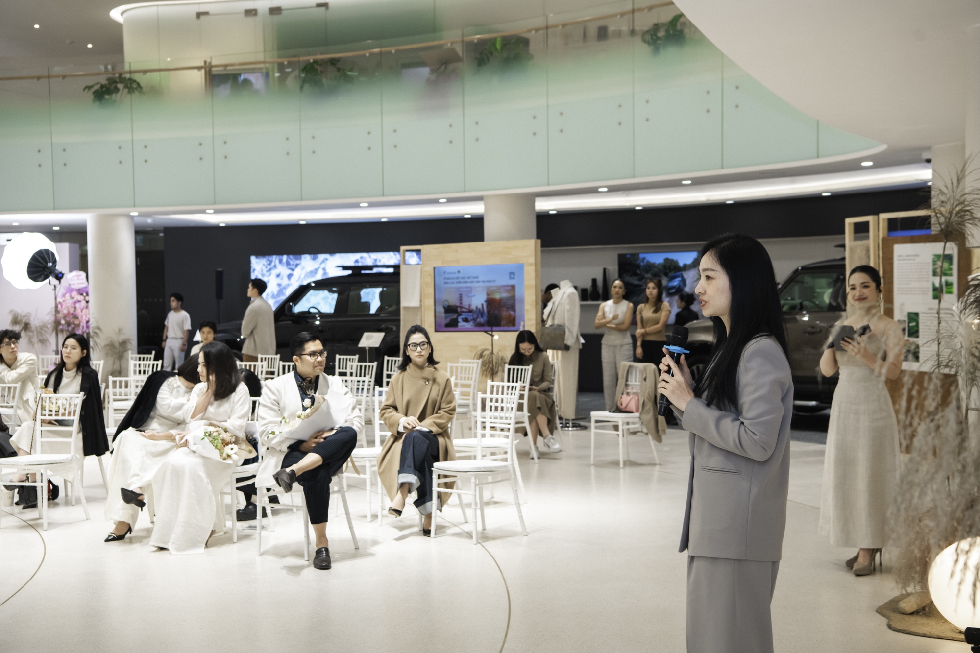 Hậu sàn diễn với Hemp Oi, Land Rover hé lộ kế hoạch ra mắt mẫu xe mới đầu năm 2026, có thể là mẫu PHEV mới- Ảnh 1. Hậu sàn diễn với Hemp Oi, Land Rover hé lộ kế hoạch ra mắt mẫu xe mới đầu năm 2026, có thể là mẫu PHEV mới- Ảnh 1.