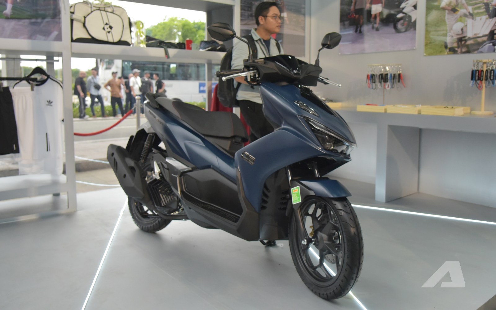 Honda Air Blade 2026 ra mắt Việt Nam: Giá từ gần 43 triệu đồng, 6 bản, thiết kế mới long lanh hơn làm khó NVX- Ảnh 2.