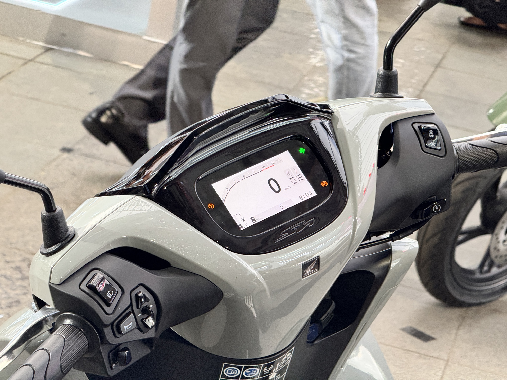 Honda SH 2026 ra mắt Việt Nam: Giá từ gần 78 triệu đồng, màn hình mới, thêm sạc USB-C- Ảnh 5.