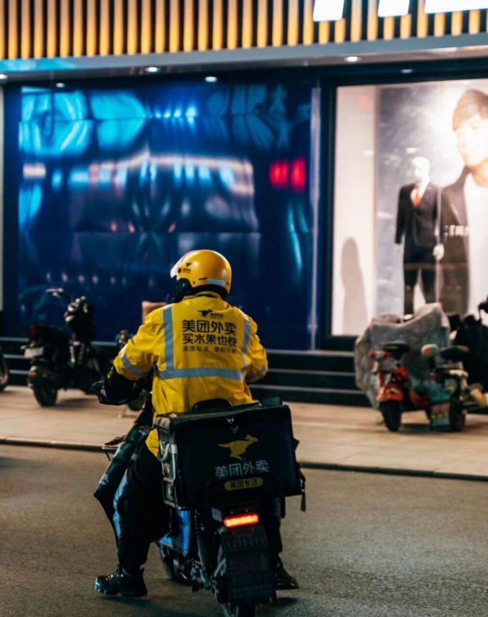 Shipper mỗi ngày bị trừ 11.000 đồng bảo hiểm tai nạn cho tài xế tự do, khi gặp biến cố lại bị trừ chối chi trả: Tòa phán "công ty bảo hiểm phải bồi thường 2,2 tỷ đồng"- Ảnh 1.