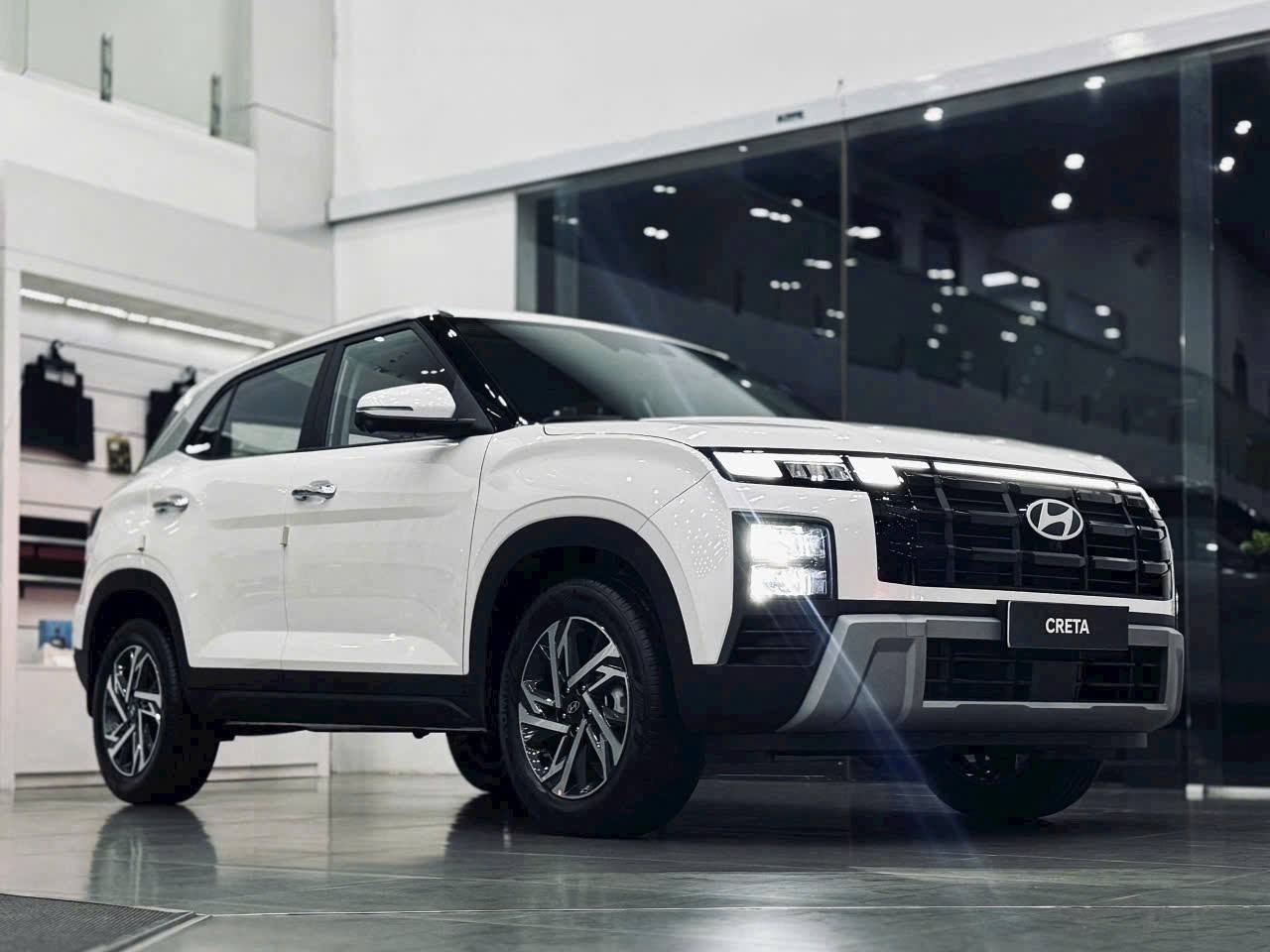 Hyundai Creta giảm giá tới 49 triệu tại đại lý, giá thực tế rẻ ngang SUV hạng A- Ảnh 2. Hyundai Creta giảm giá tới 49 triệu tại đại lý, giá thực tế rẻ ngang SUV hạng A- Ảnh 2.