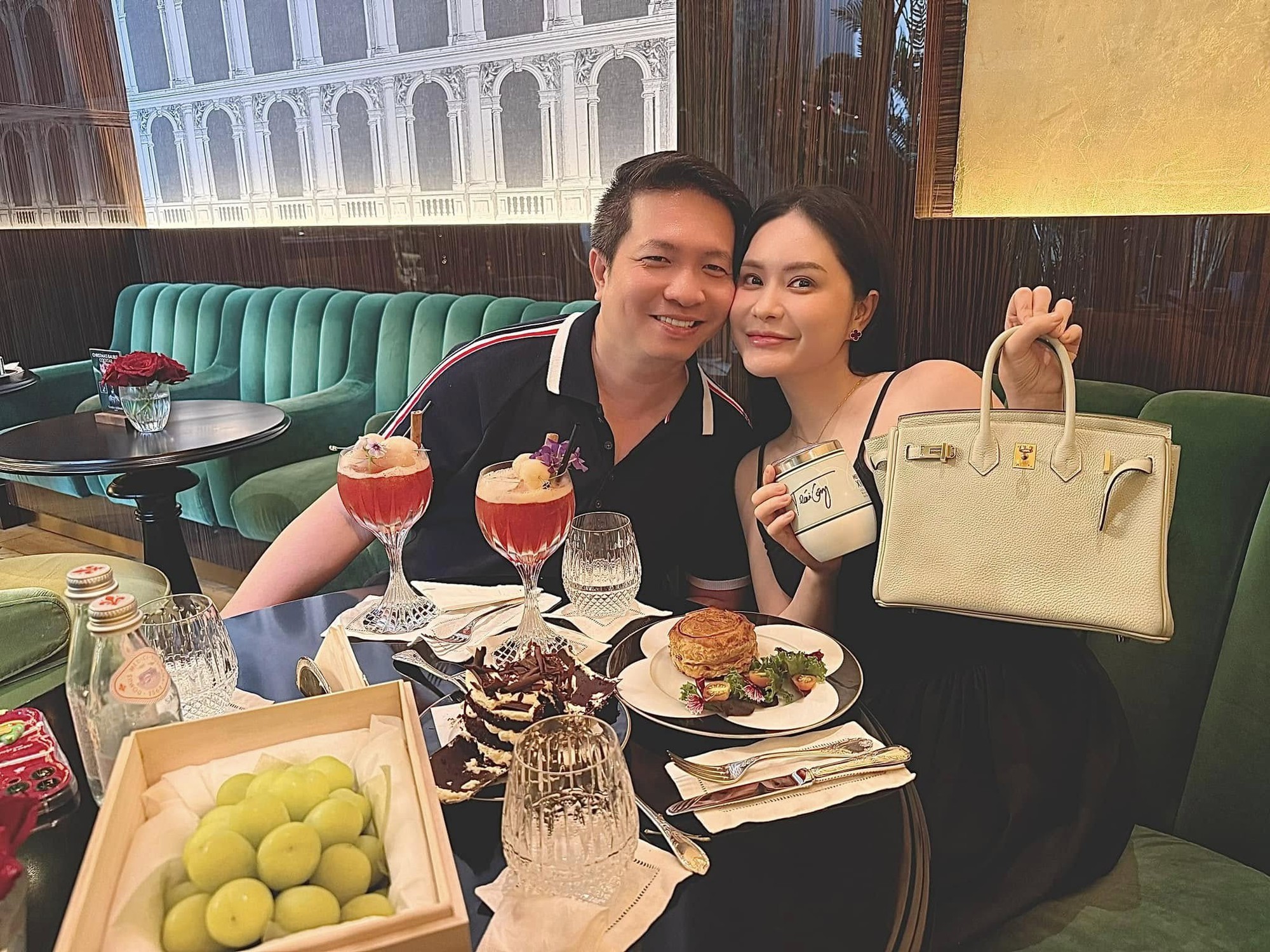 Nguyễn Quốc Vũ - chồng Đoàn Di Băng làm nghề gì mà giàu, phải xây biệt thự 400 tỷ để chứa siêu xe?- Ảnh 2.