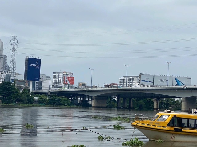 Vụ người đàn ông bỏ lại ô tô, nhảy cầu ở TP.HCM: Gia đình tiết lộ thông tin bất ngờ- Ảnh 2. Vụ người đàn ông bỏ lại ô tô, nhảy cầu ở TP.HCM: Gia đình tiết lộ thông tin bất ngờ- Ảnh 2.