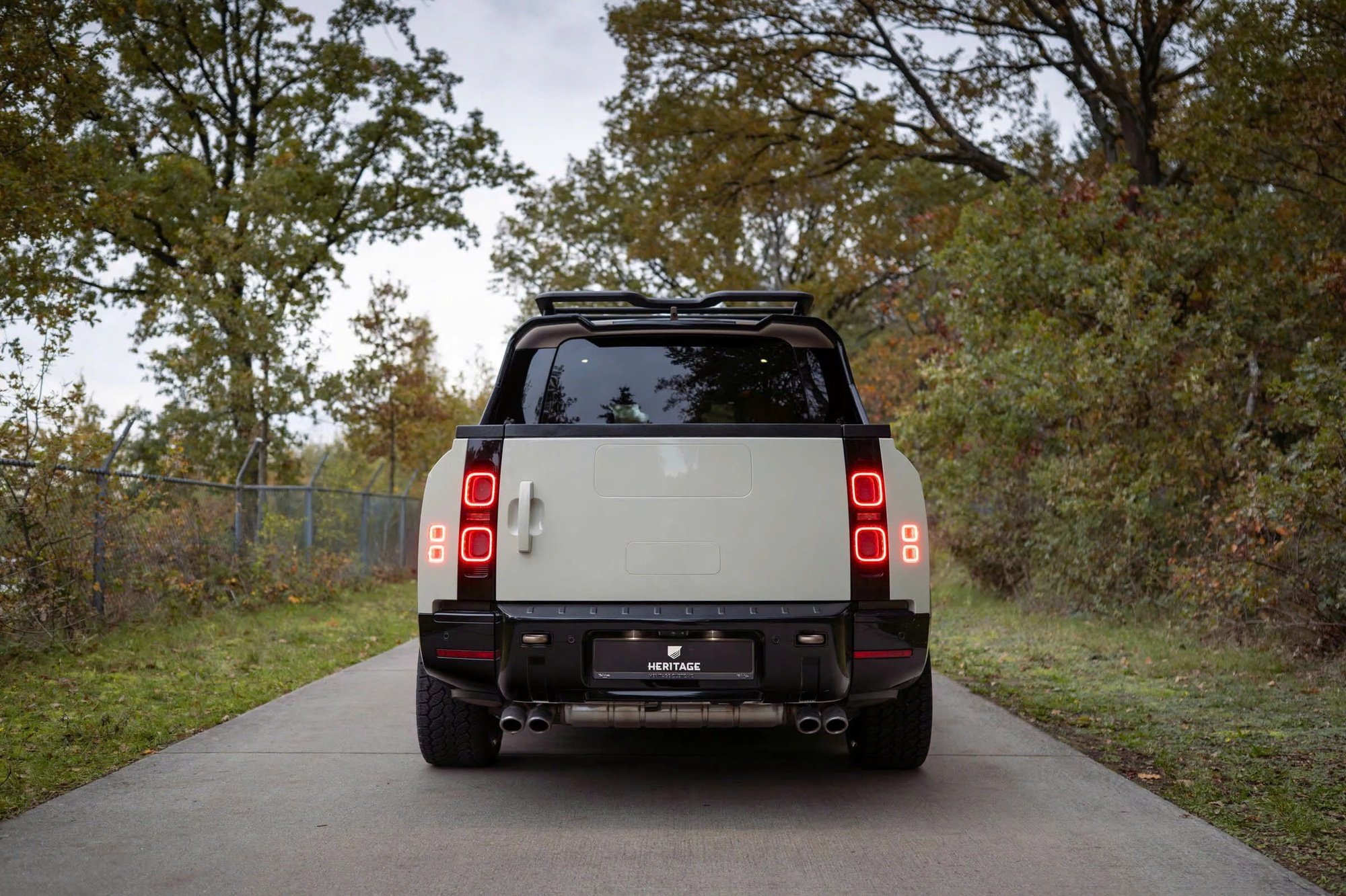 Defender bán tải đầu tiên trên thế giới: Riêng tiền độ gần bằng mua xe mới, mất 2-3 tháng để hoàn thành- Ảnh 8.