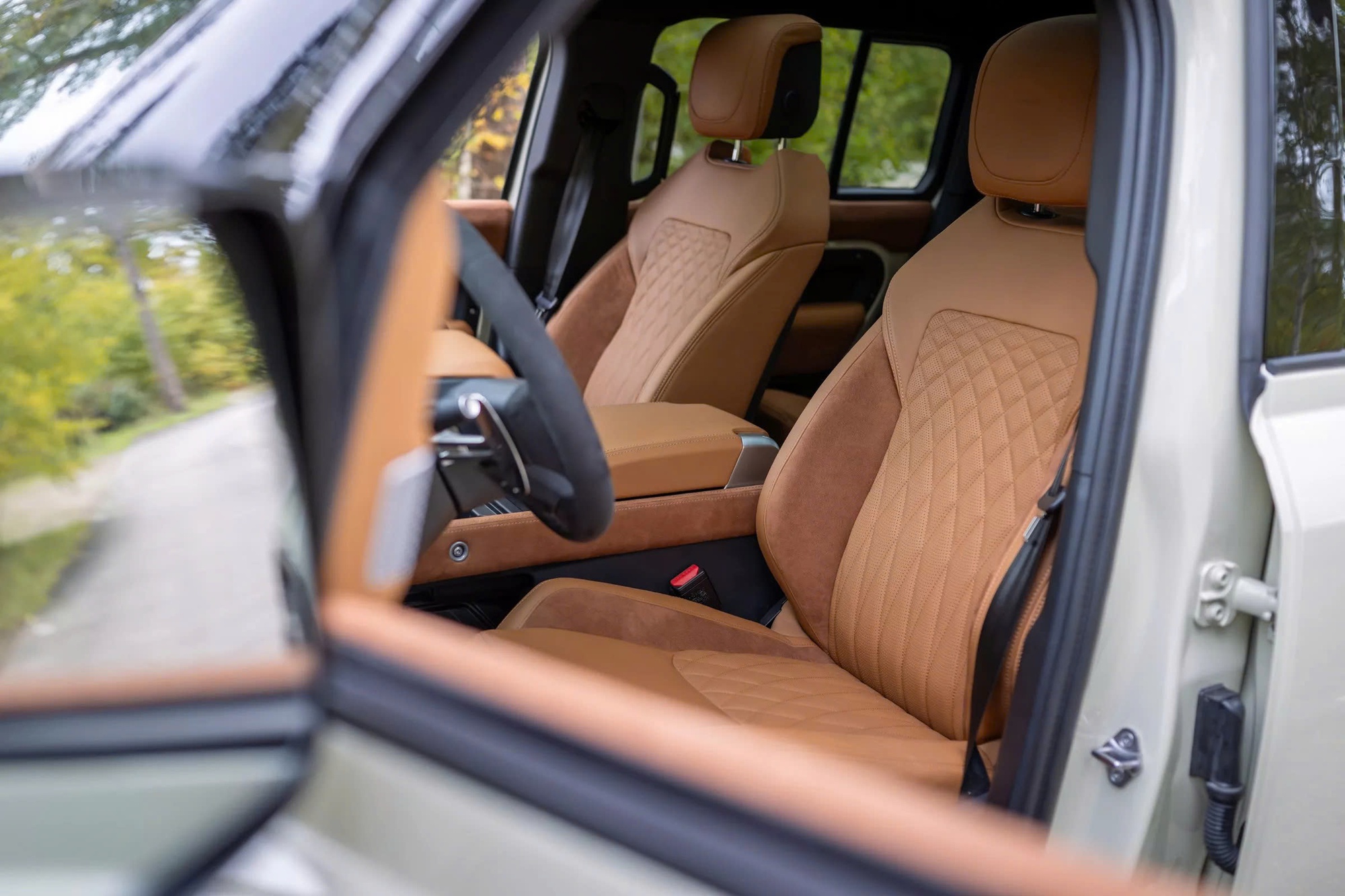 Defender bán tải đầu tiên trên thế giới: Riêng tiền độ gần bằng mua xe mới, mất 2-3 tháng để hoàn thành- Ảnh 11.