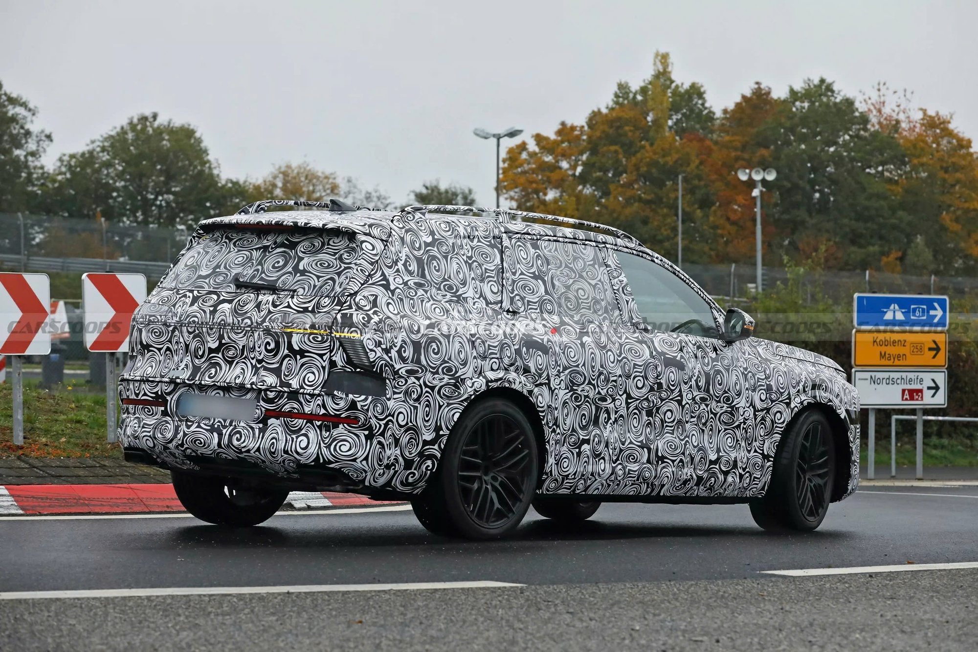 Audi sắp có SUV siêu sang đấu Maybach GLS: Hàng ghế sau dễ dạng thương gia, có hệ thống giải trí riêng, ra mắt năm sau- Ảnh 4.