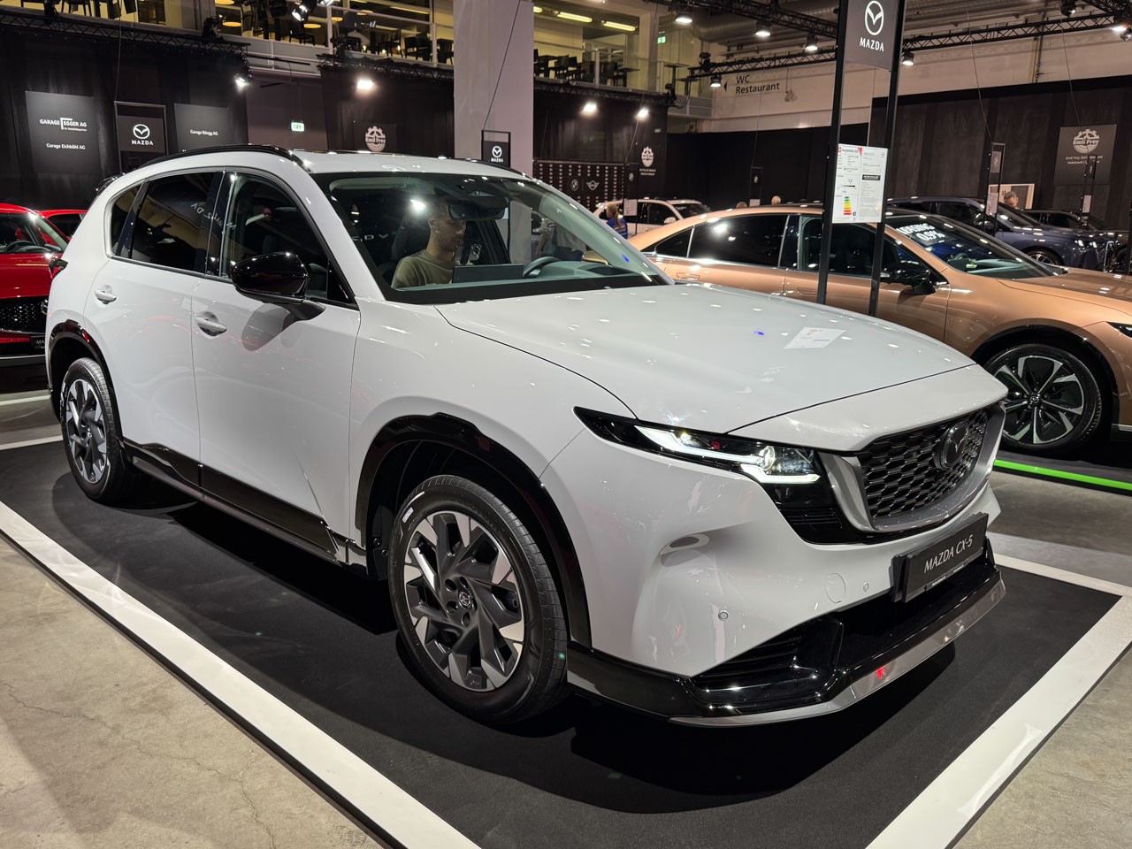 Mazda CX-5 2026 lên lịch ra mắt ĐNÁ năm sau: Lột xác từ trong ra ngoài, máy 2.5L hybrid, về Việt Nam sớm sẽ càng thêm ‘hot’- Ảnh 2. Mazda CX-5 2026 lên lịch ra mắt ĐNÁ năm sau: Lột xác từ trong ra ngoài, máy 2.5L hybrid, về Việt Nam sớm sẽ càng thêm ‘hot’- Ảnh 2.