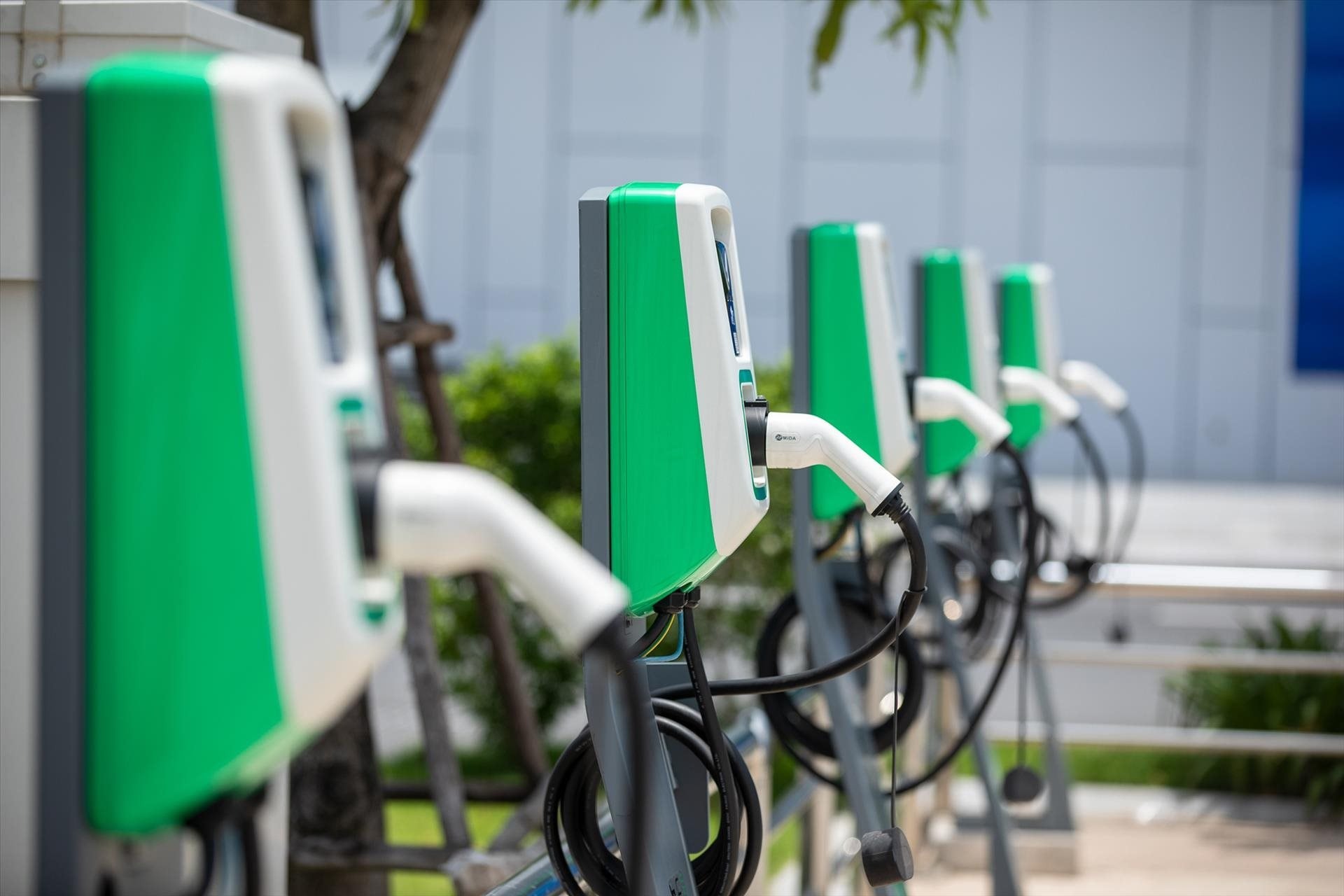 Infographic: Hạ tầng sạc pin ngày một vững mạnh, người Việt đã có thể an tâm mua xe điện- Ảnh 1.