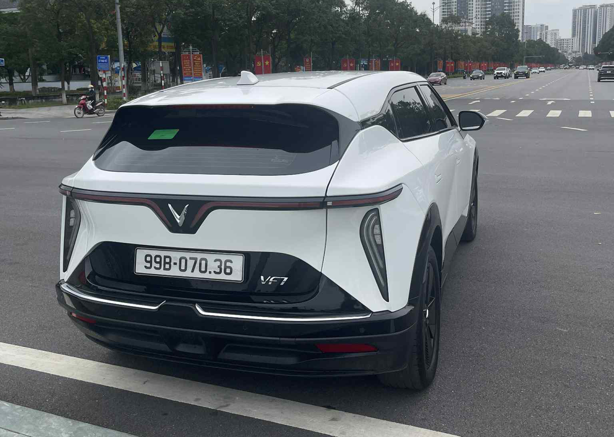 Từng dùng 2 đời xe xăng, người dùng đánh giá: 'Không lựa chọn nào tốt hơn VF 7 Eco ở tầm giá 700 triệu'- Ảnh 4. Từng dùng 2 đời xe xăng, người dùng đánh giá: 'Không lựa chọn nào tốt hơn VF 7 Eco ở tầm giá 700 triệu'- Ảnh 4.