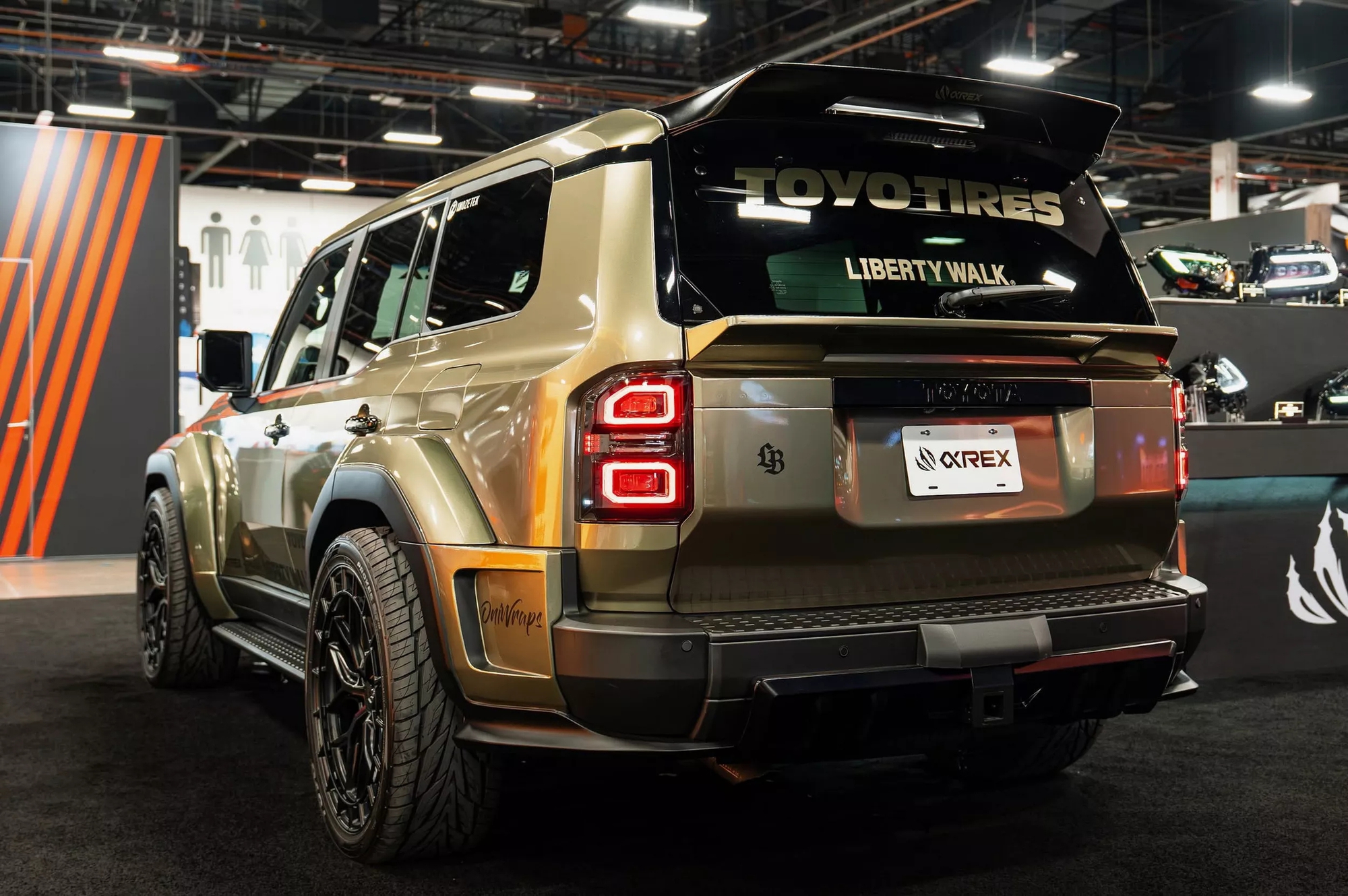 Nếu thấy Toyota Land Cruiser Prado chưa đủ hầm hố thì gói độ này có thể chiều được bạn: Thân rộng, bánh lớn hơn cả G 63- Ảnh 7. Nếu thấy Toyota Land Cruiser Prado chưa đủ hầm hố thì gói độ này có thể chiều được bạn: Thân rộng, bánh lớn hơn cả G 63- Ảnh 7.