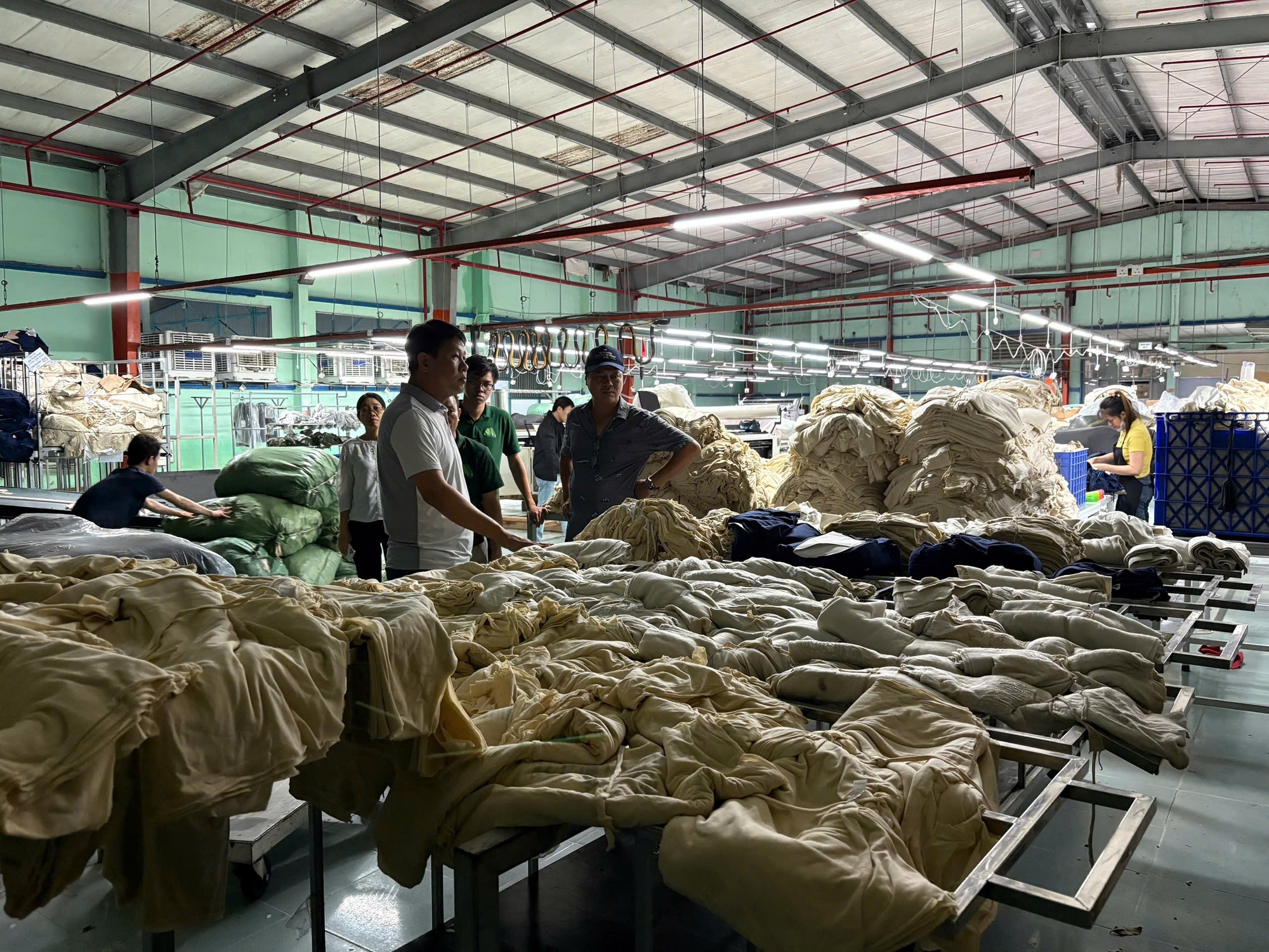 Bảo hiểm chi trả hàng trăm tỉ đồng tiền bồi thường thiệt hại do bão, lũ- Ảnh 2.