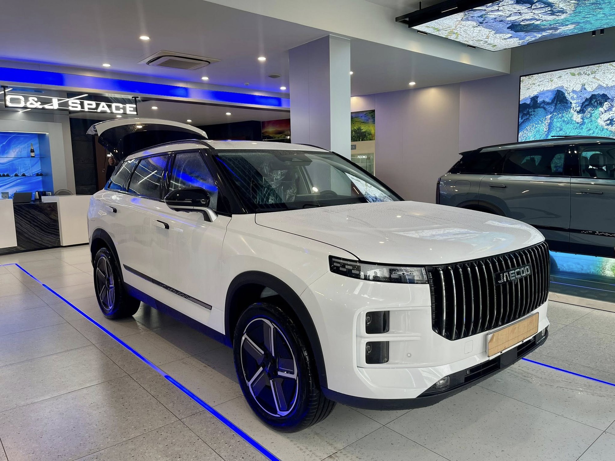 Omoda & Jaecoo tiếp tục giảm giá: Omoda C5 rẻ ngang Sonet, Jaecoo J7 ‘xanh chín’ với CX-5, Tucson- Ảnh 4. Omoda & Jaecoo tiếp tục giảm giá: Omoda C5 rẻ ngang Sonet, Jaecoo J7 ‘xanh chín’ với CX-5, Tucson- Ảnh 4.