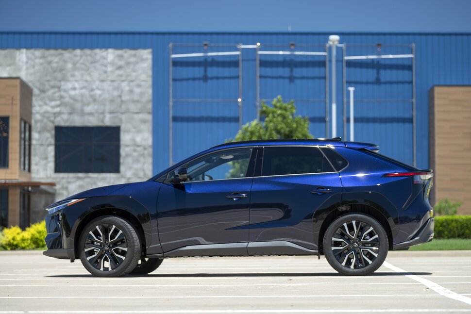 Toyota bZ4X 2026 bán thêm ở một thị trường gần Việt Nam: Giá quy đổi từ hơn 1,2 tỷ đồng, 2 bản, chạy 600km/sạc- Ảnh 12.