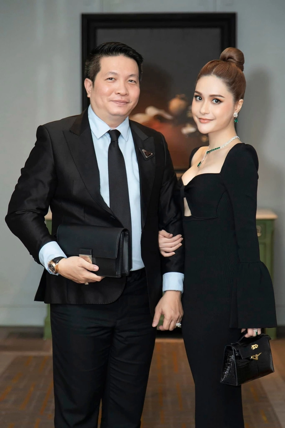 Xôn xao đoạn video Đoàn Di Băng ngồi xe lăn, thở oxy sau khi chồng bị bắt?- Ảnh 5. Xôn xao đoạn video Đoàn Di Băng ngồi xe lăn, thở oxy sau khi chồng bị bắt?- Ảnh 5.