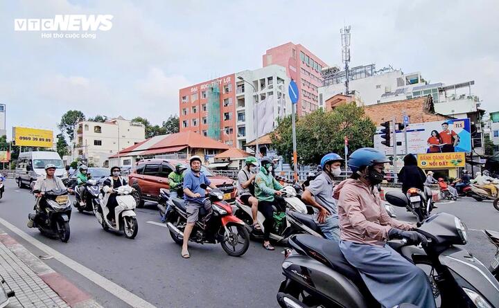 Cải hoán xe xăng sang xe điện, ý tưởng xanh nhưng người dân vẫn sợ cháy nổ- Ảnh 3.