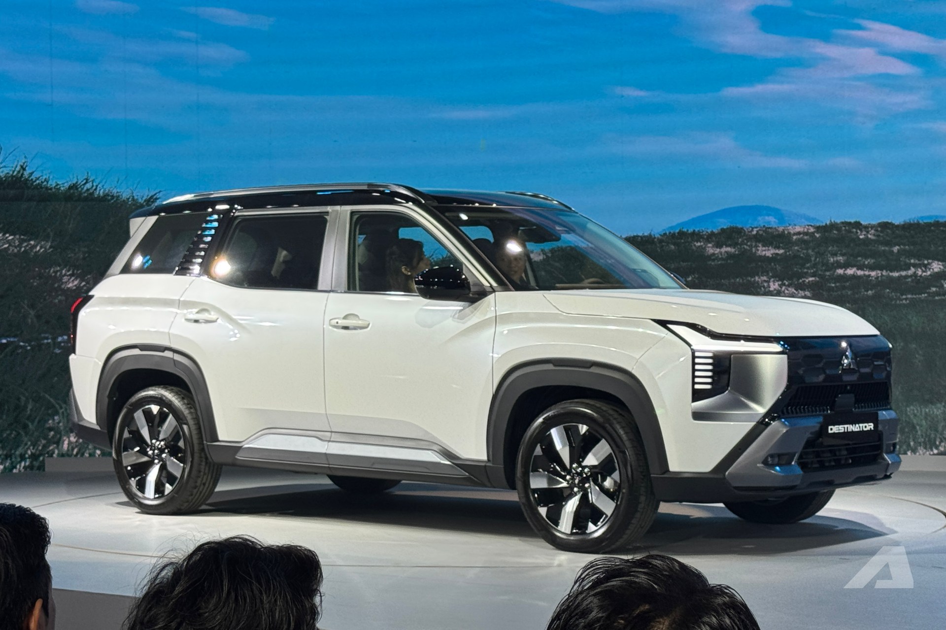 Mitsubishi Destinator ra mắt Việt Nam: Giá sau giảm từ 739 triệu đồng, 2 bản đều có ADAS, dễ thế chỗ Outlander cạnh tranh CX-5, Tucson- Ảnh 2. Mitsubishi Destinator ra mắt Việt Nam: Giá sau giảm từ 739 triệu đồng, 2 bản đều có ADAS, dễ thế chỗ Outlander cạnh tranh CX-5, Tucson- Ảnh 2.