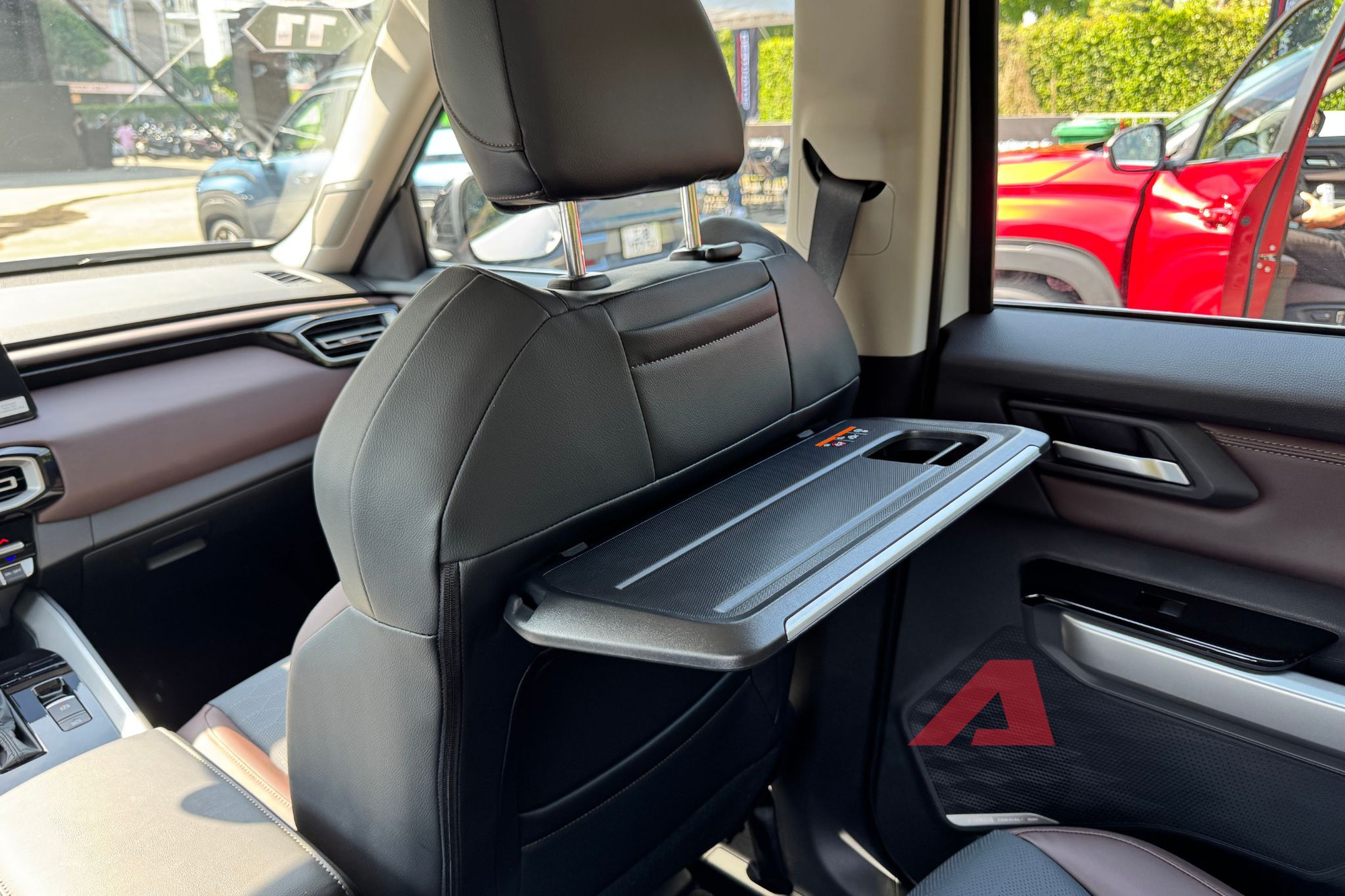 Chi tiết Mitsubishi Destinator Ultimate vừa ra mắt Việt Nam: Giá từ 808 triệu đồng, đầy đủ ADAS, loa Yamaha, cốp điện, camera 360 độ- Ảnh 17. Chi tiết Mitsubishi Destinator Ultimate vừa ra mắt Việt Nam: Giá từ 808 triệu đồng, đầy đủ ADAS, loa Yamaha, cốp điện, camera 360 độ- Ảnh 17.